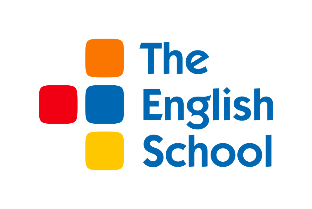 Logotipo de The English School con cuatro cuadrados de colores (naranja, rojo, azul y amarillo) y texto en inglés.