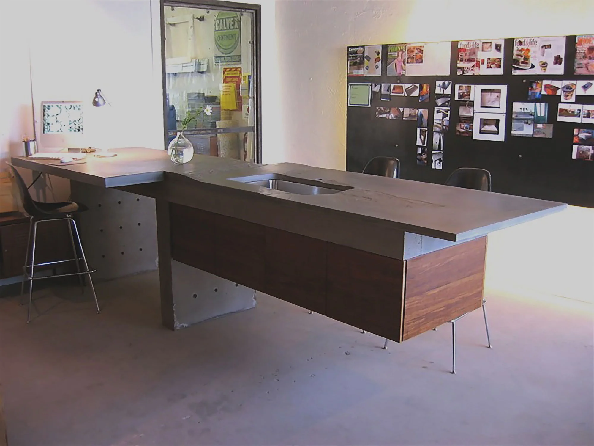 Rebar-reinforced cantilevered concrete countertop for showroom display