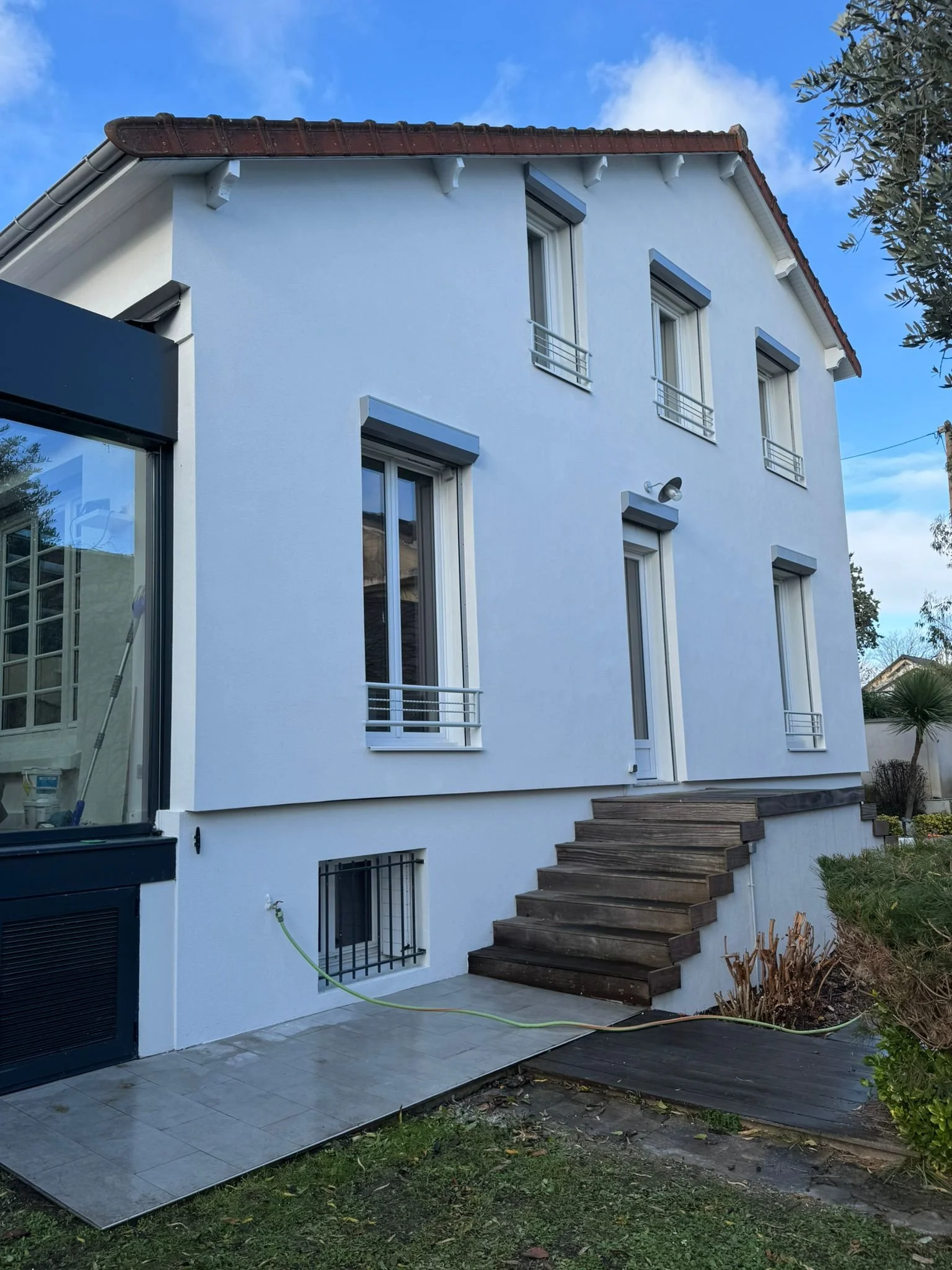 “Façade isolée, confort garanti ! 🌟 Grâce à notre isolation thermique extérieure, profitez d’un habitat chaleureux en hiver et frais en été.”