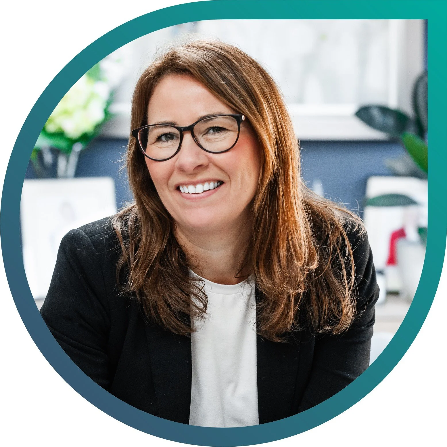 Catherine Keddie, Executive Coach, & Leadership Consultant. Former business leader. Creator of Edge Dynamics and The Leader's Edge.