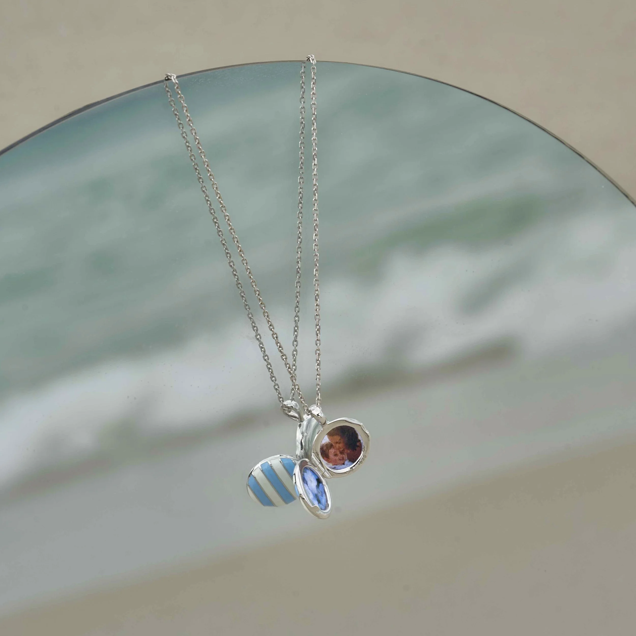 Locket_2755.jpg