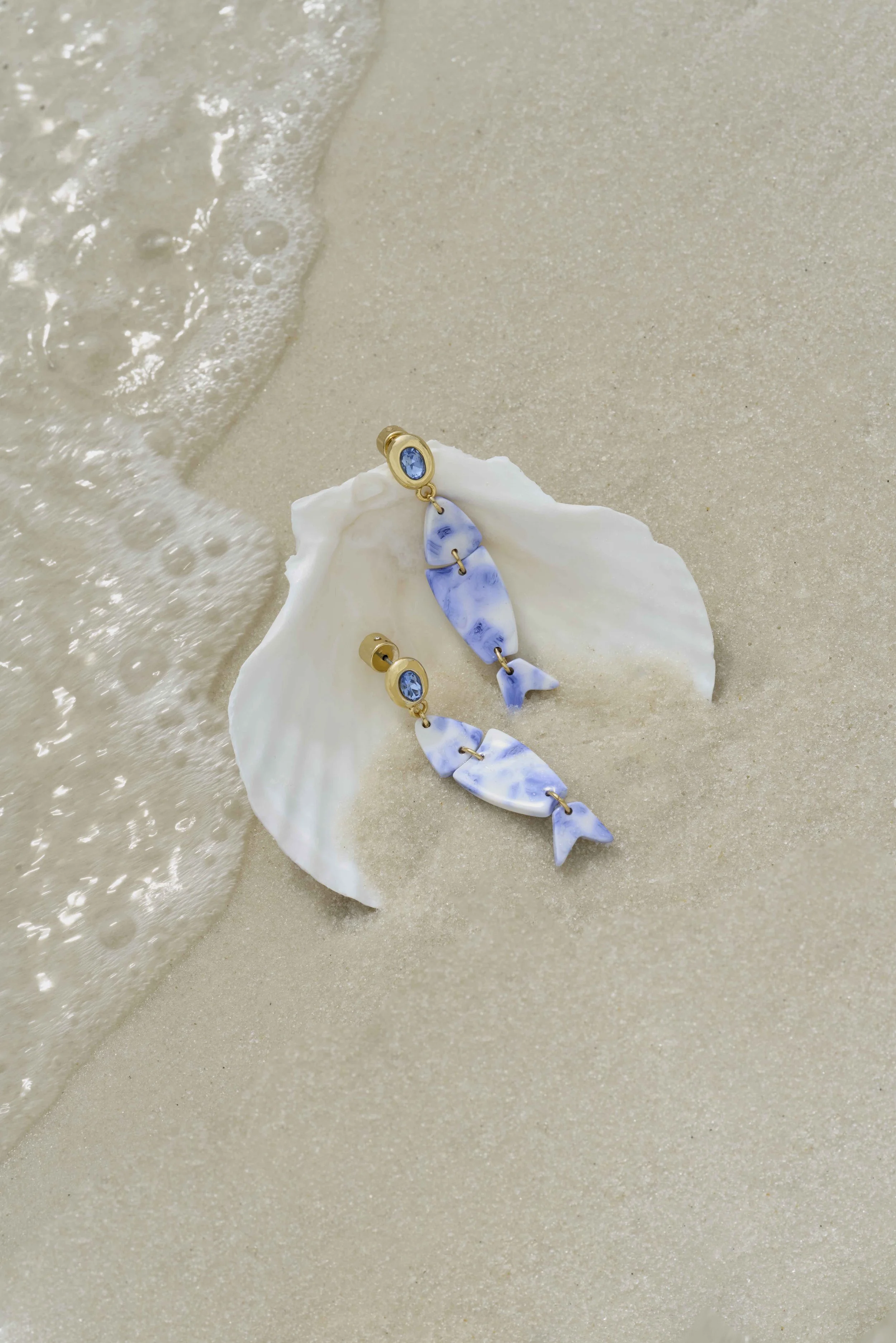 Acetate-Fish-Drops_2686_Alt_Version_Sand.jpg