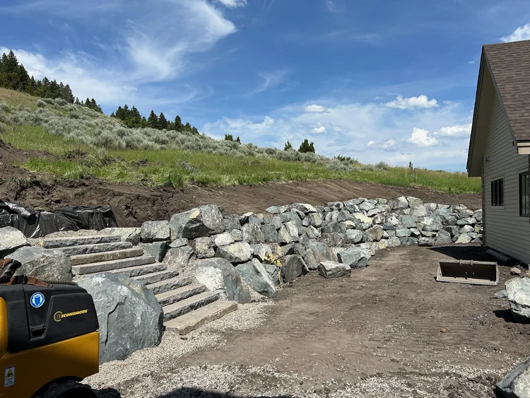 Natural boulder retaining wall built by Keystone Contracting