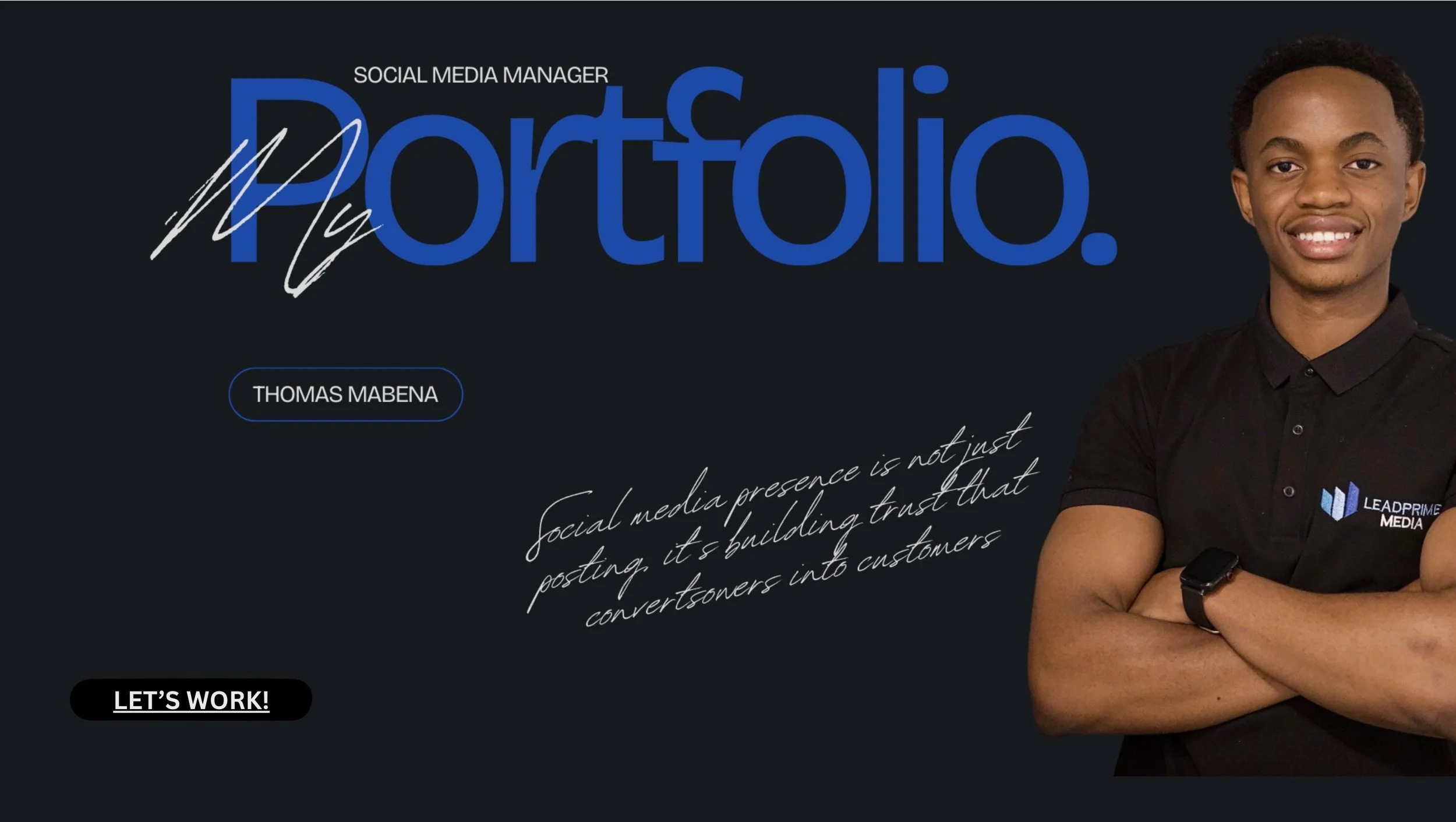 Graphic design promoting a social media manager portfolio featuring a young man in a black polo shirt with a company logo, crossed arms, and a friendly smile, with text and a call-to-action button.