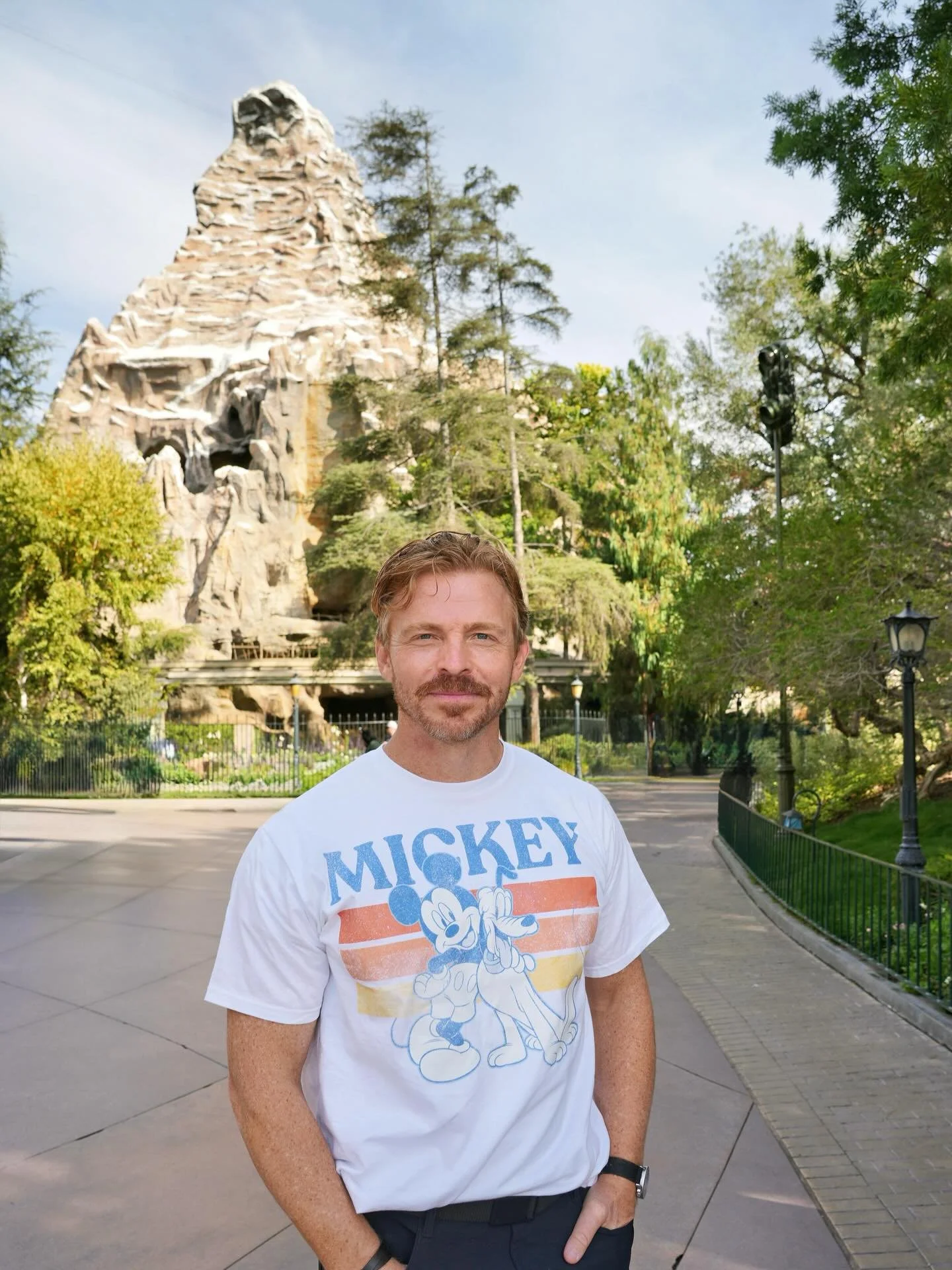 I can confirm, only one of these has a churro
@disneyland