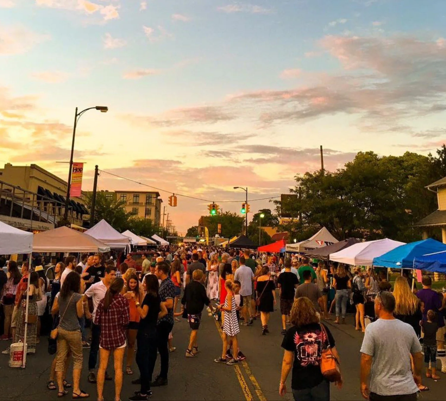 Don&rsquo;t miss the Grandview Hop: food trucks, music, art, and late-night shopping along Grandview Avenue!