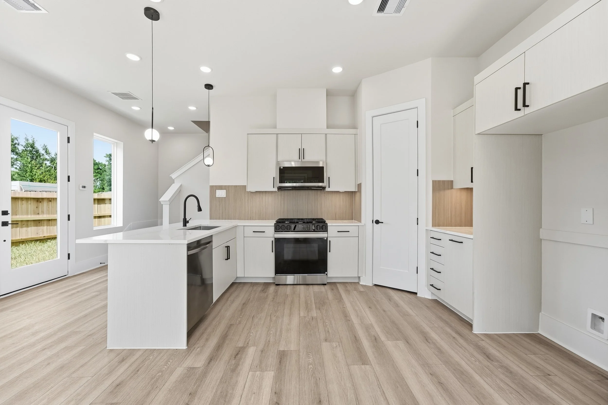 01-5317 Jesselton Ln-24.jpg