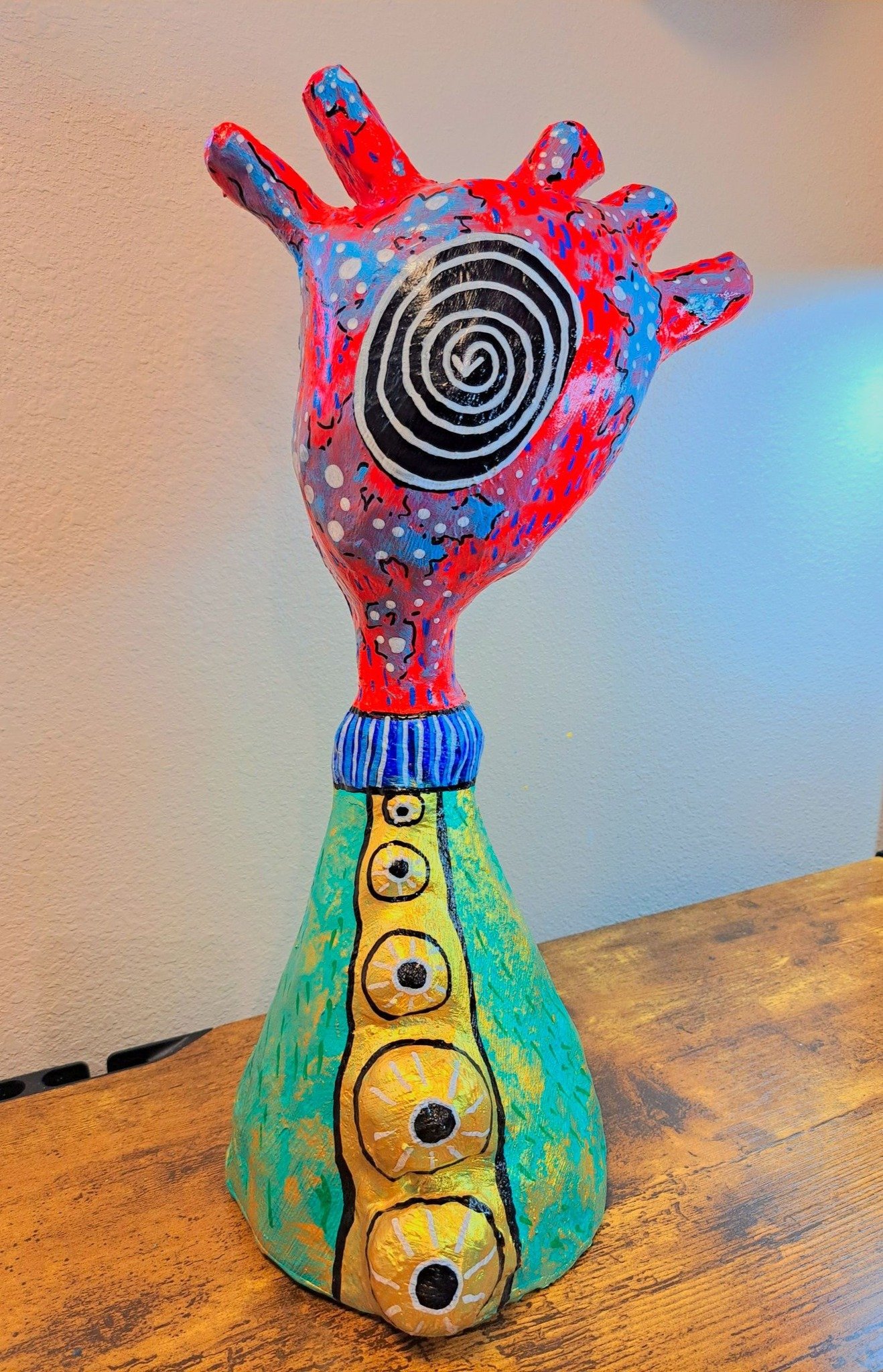 Título: Corazon y Mente, escultura en técnica mixta.