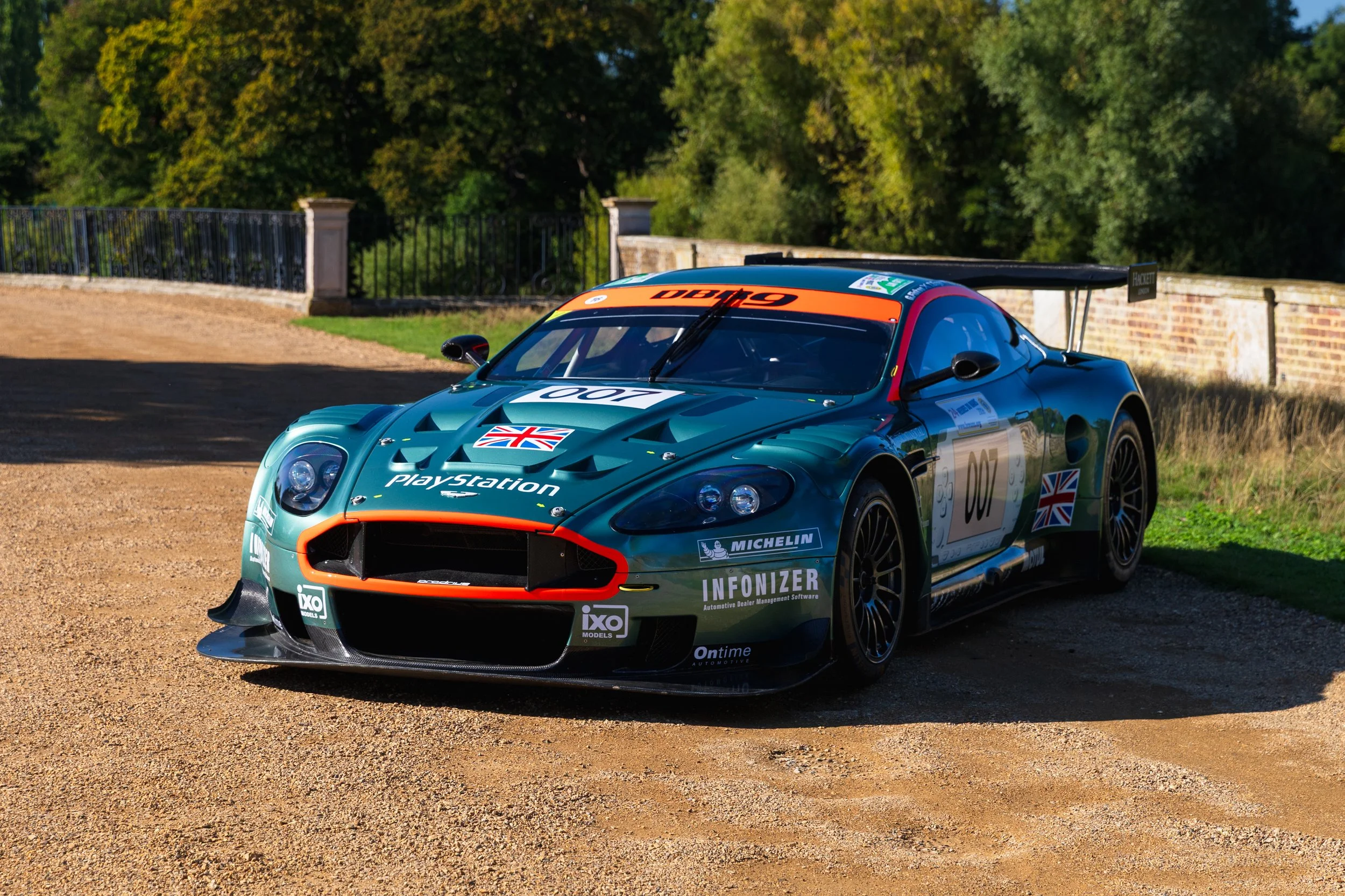 Images Of The Aston Martin DBR9