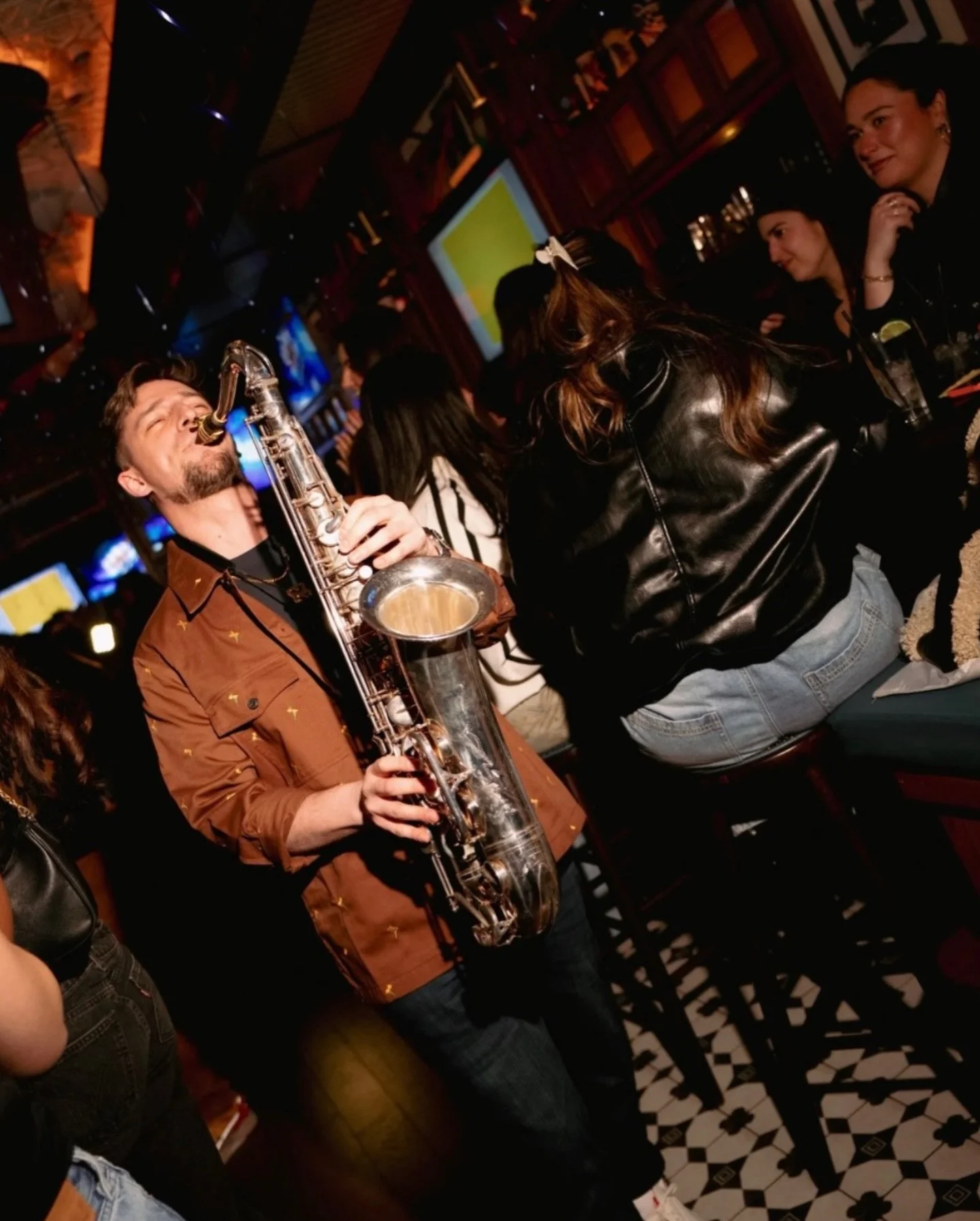 Rockin with @oliversclayton at the @buddysnyc opening party. Can&rsquo;t wait to get back there soon! 

.
.
.
.
.
.
.
#mattbermanmusic #saxanddj #sax #nyc #opening