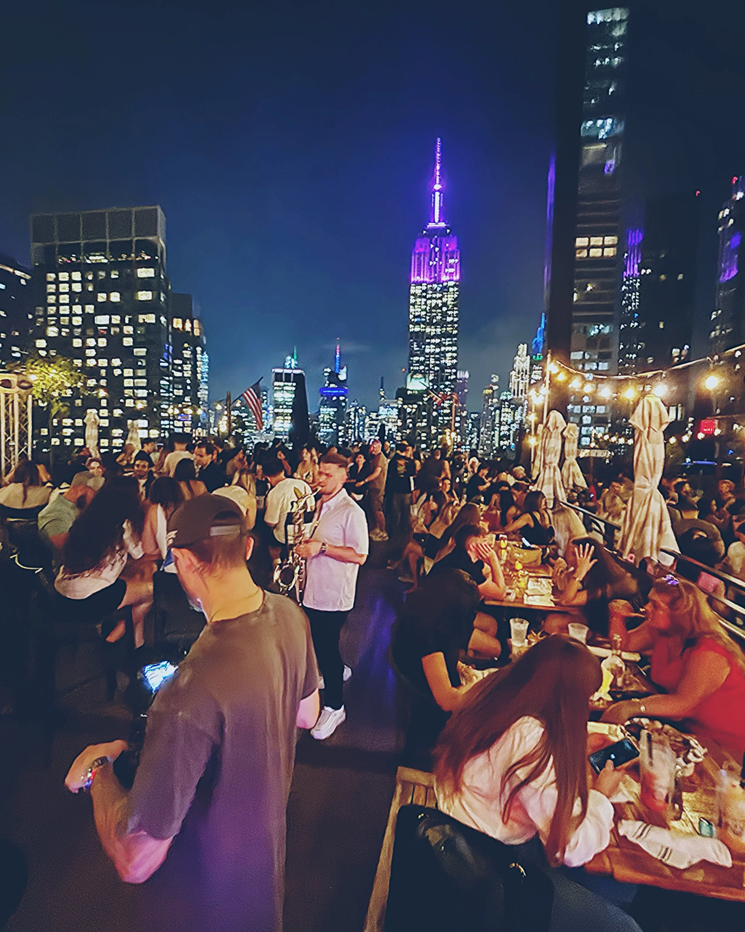 When @monopolimusic drops that NY State of Mind remix on the rooftop.. you gotta jump on it. 

Vibing with @djjaynycenyc and @monopolimusic at the @230fifthrooftop 

#djsax #saxanddj #nyc  #rooftop #dj
