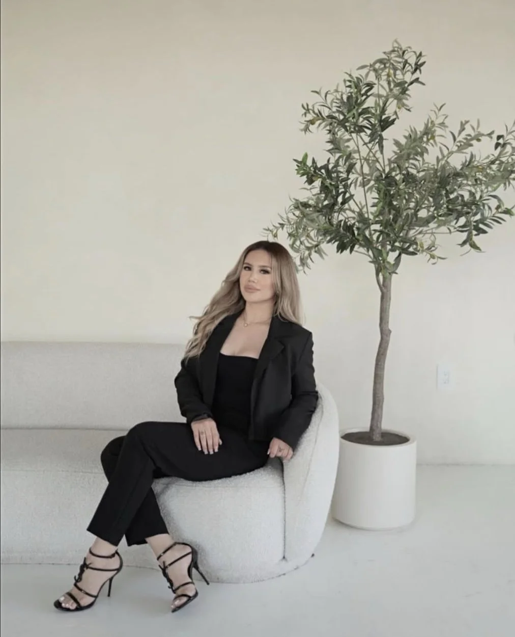 https://www.instagram.com/p/DIh4atbpLVt/?img_index=1