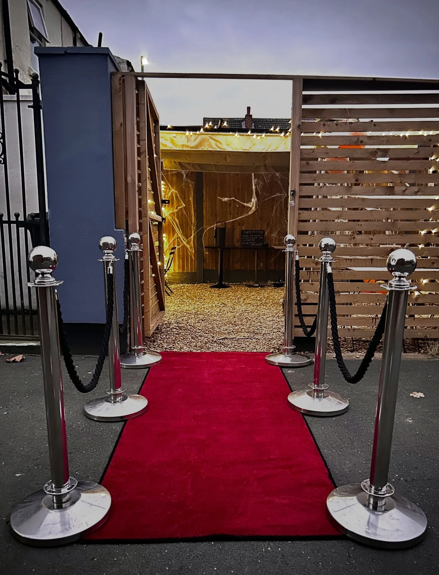 Absolutely love our red carpet prop hire! Transform your space today! #partyprophire #leedspartyhire #wakefieldballoonhire #balloonhireyorkshire #budgetingtips #budgetfriendlydecor