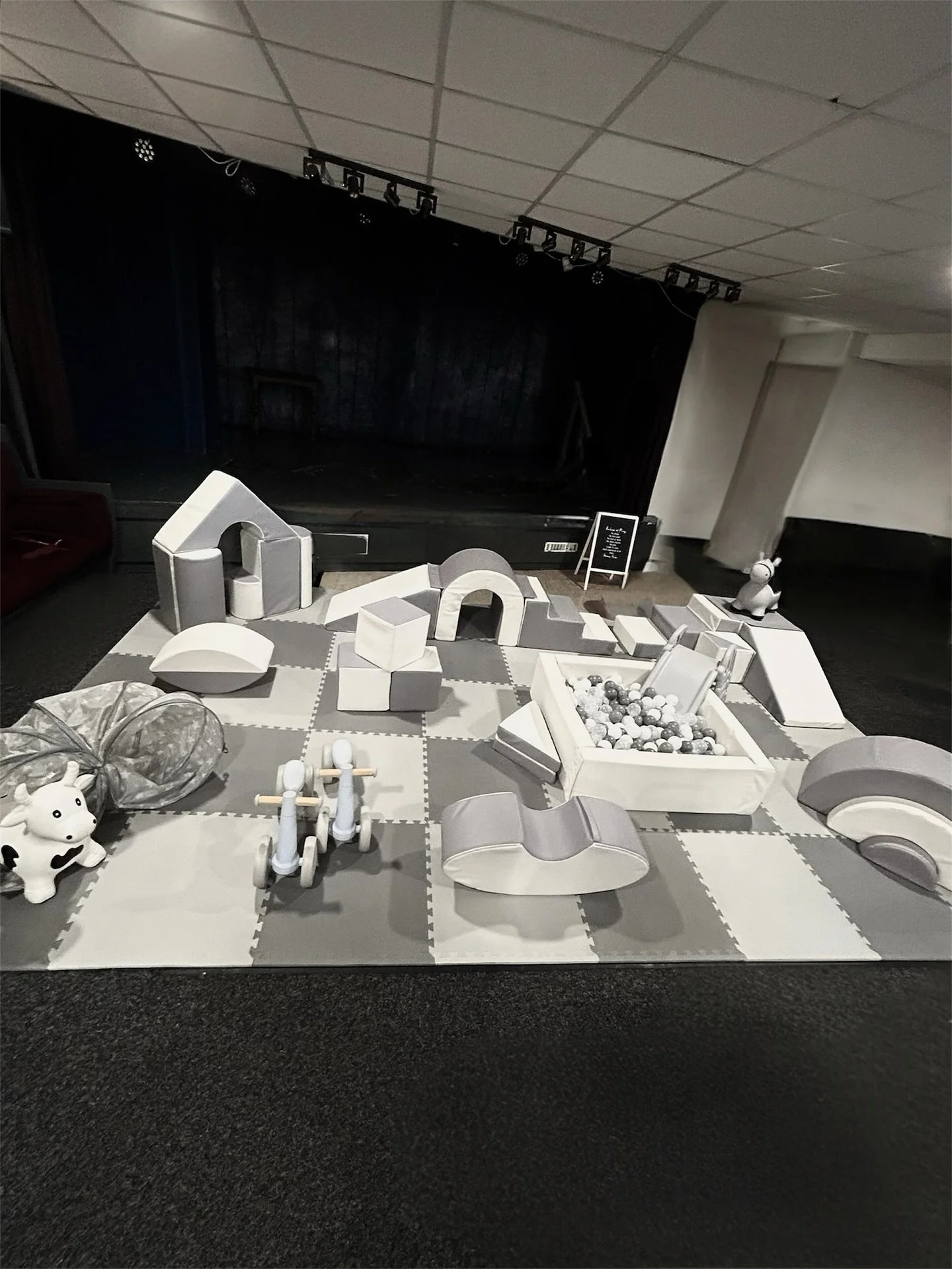 Squishy wonderland from a Birds Eye view🥳 it&rsquo;s so big it only just fits in the van!☺️🤩✨ #softplay #softplayhire #softplayleeds #ballpoolleeds #fyp #love