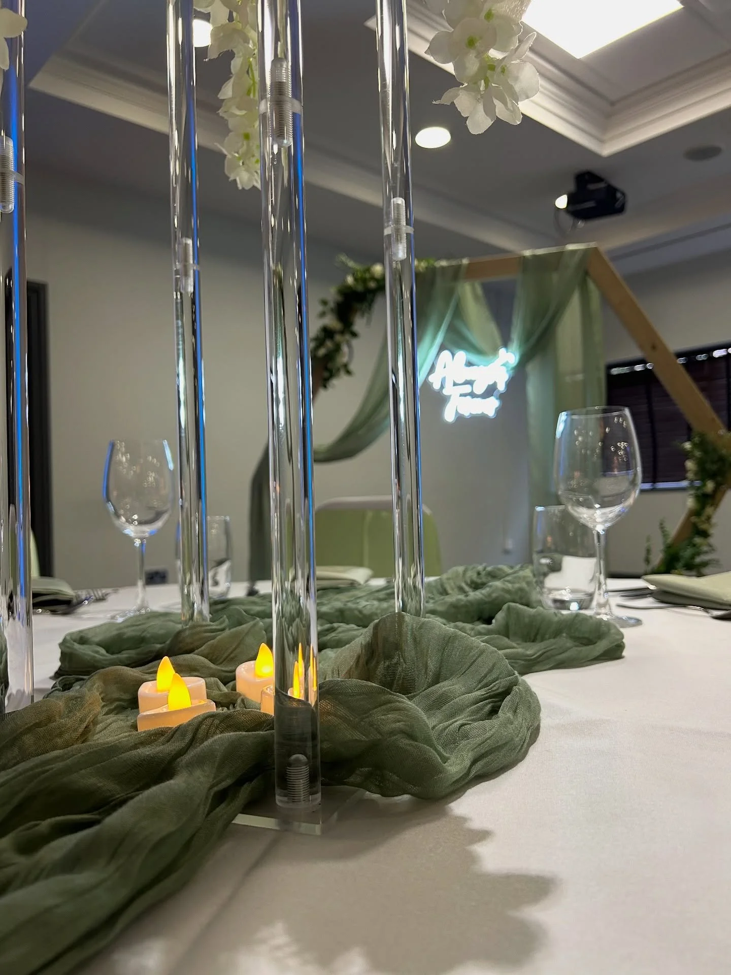 How cute is our new hexagon🥰🥰🥰 #sagegreenwedding #greenweddingdecor #sagegreewedsingdecor #weddings #love #fyp