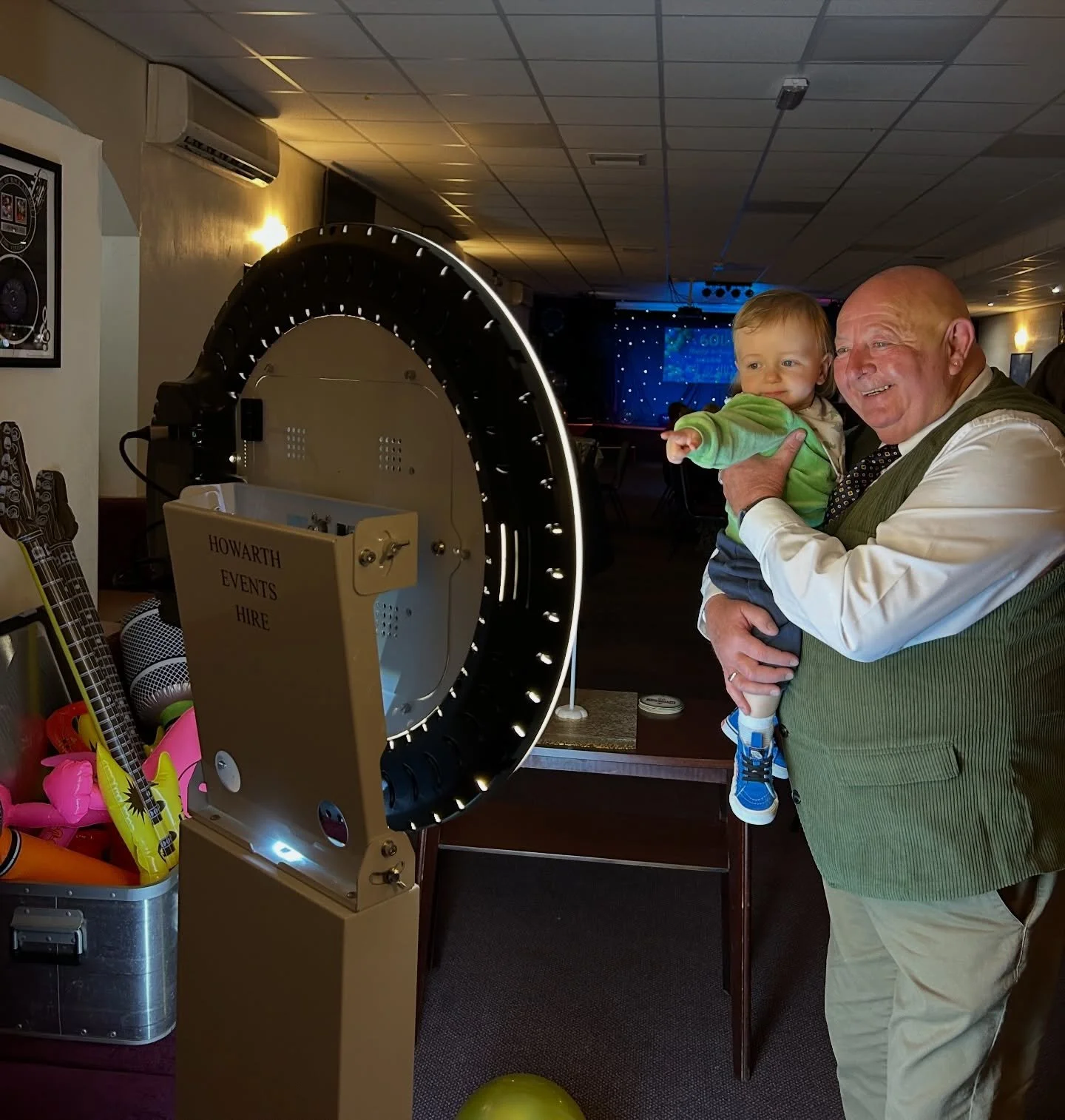 Memories made to last🎉 How cute is this photo😭😭 #selfiepodleeds #selfiepodhire #selfiepod #photoboothleeds #selfiepodshireleeds