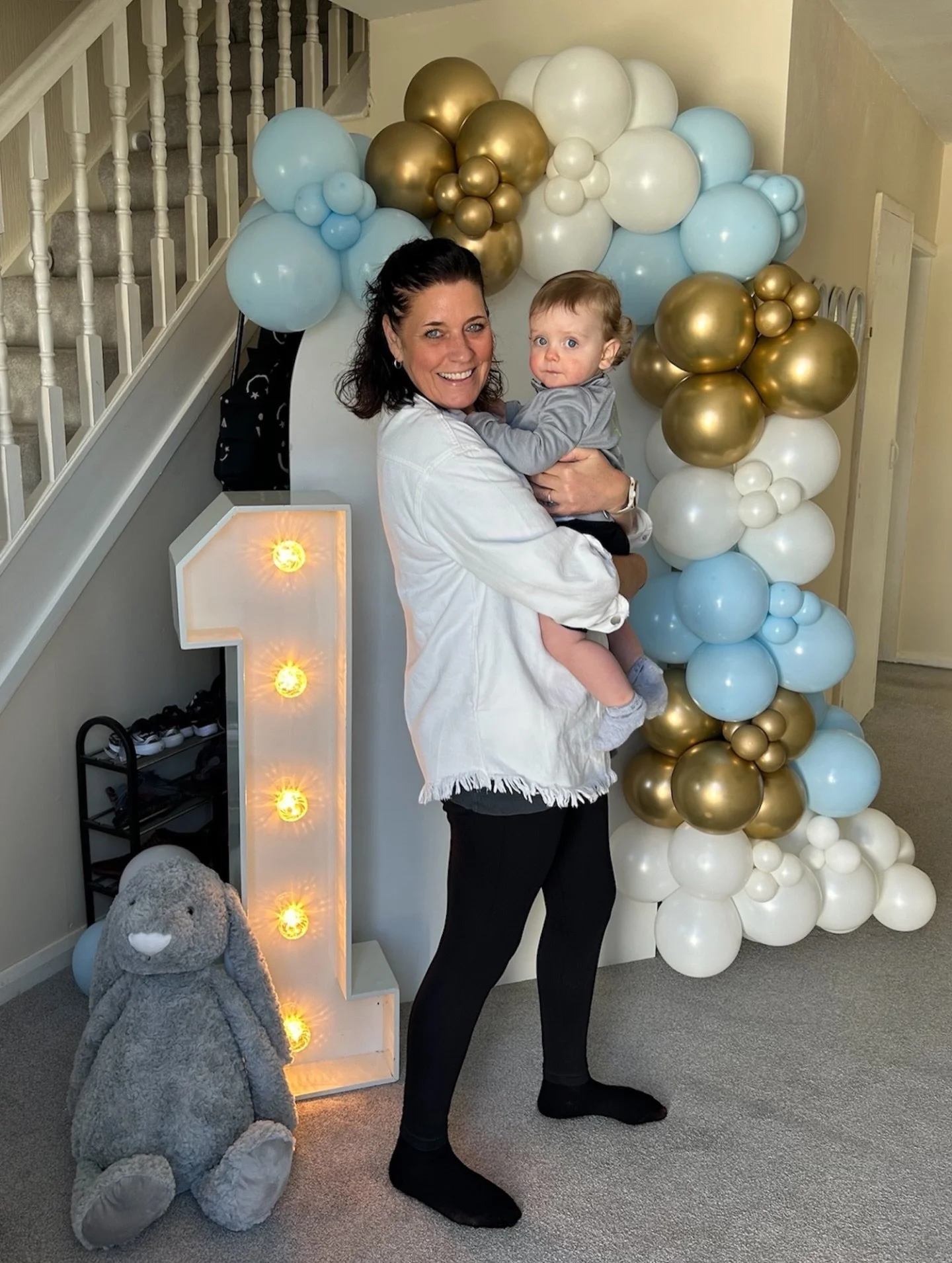 Happy Mother&rsquo;s Day🥰🤍 #mothersday #eventshore #balloonsleeds #balloondisplayleeds #weddinghire