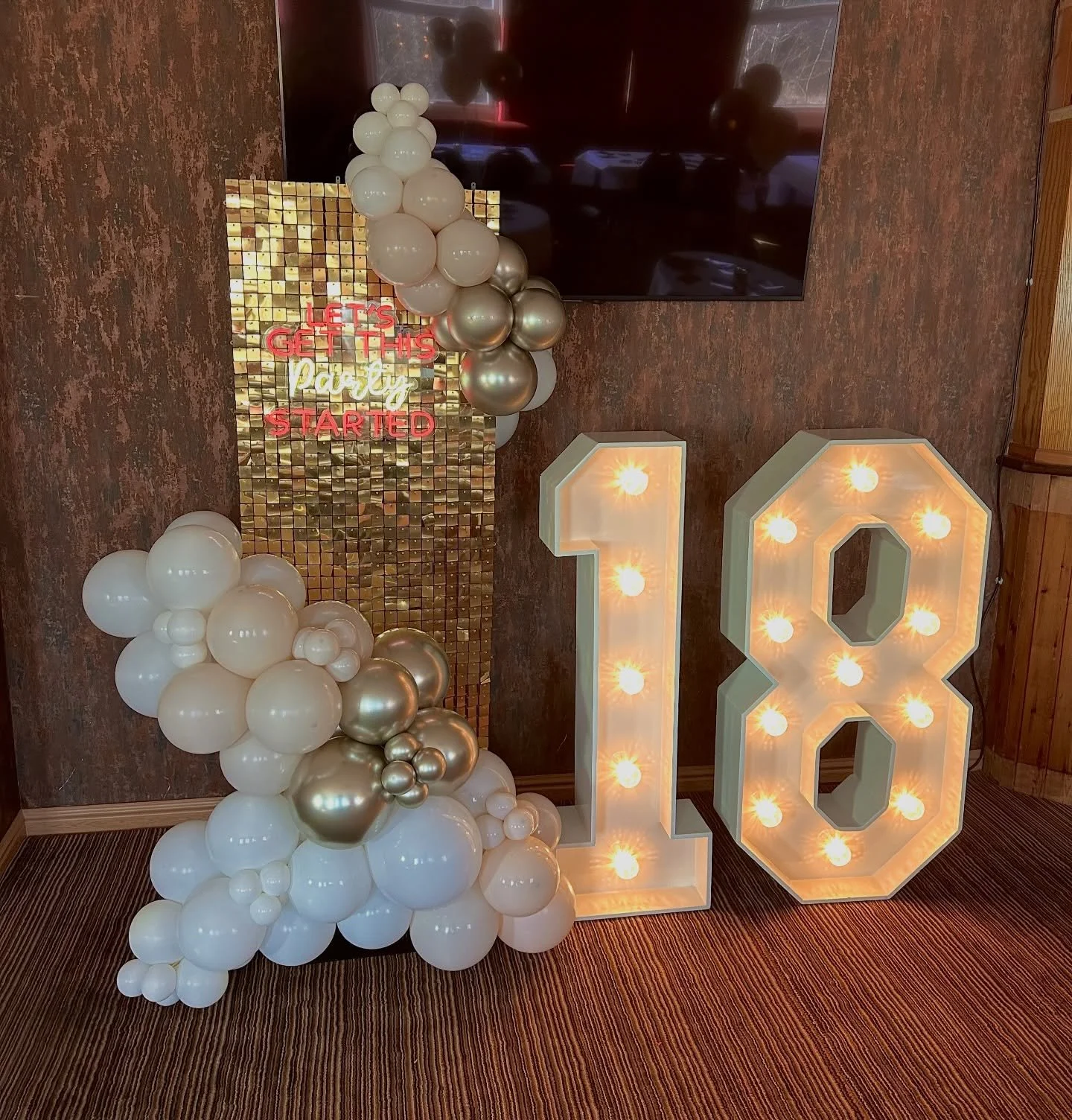 18 at its finest with our small shimmer wall display 🤍 thanks guys! #eventshireleeds #partyhireleeds #fyp #18thbirthdayideas #birthdayideas
