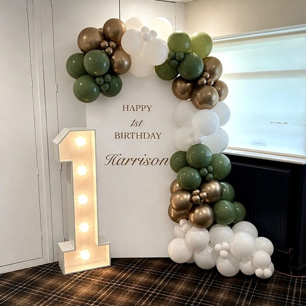 Harrison&rsquo;s 1st! Was lovely to set up in Guiseley this weekend 🤍 @holly_bairstow  thank you 🎉🎉 #firstbirthdayideas #firstbirthdayballoons #1stbirthdayballoons #kidsballoondisplay