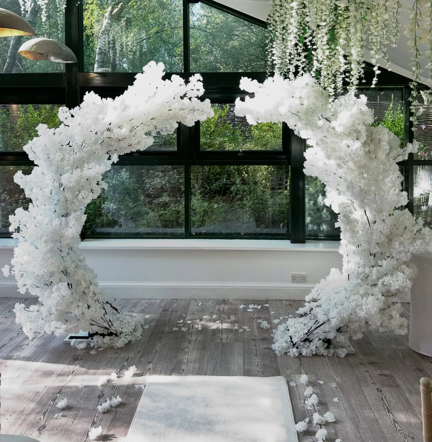 How lovely are these cherry blossom broken arches!🤍 this is a must for your wedding! Book today and recieve our great wedding prices howartheventshire.com 🎉🎉