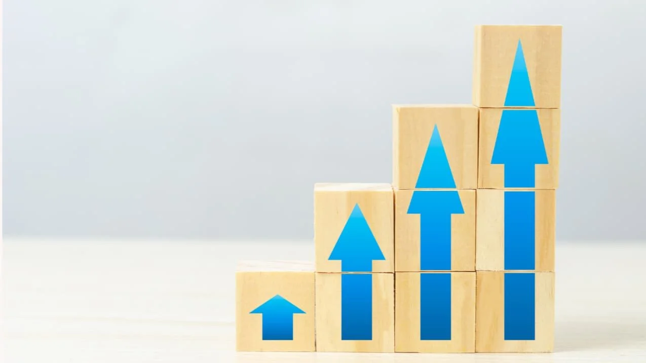 arrows representing small business bookkeeping and CFO advisory