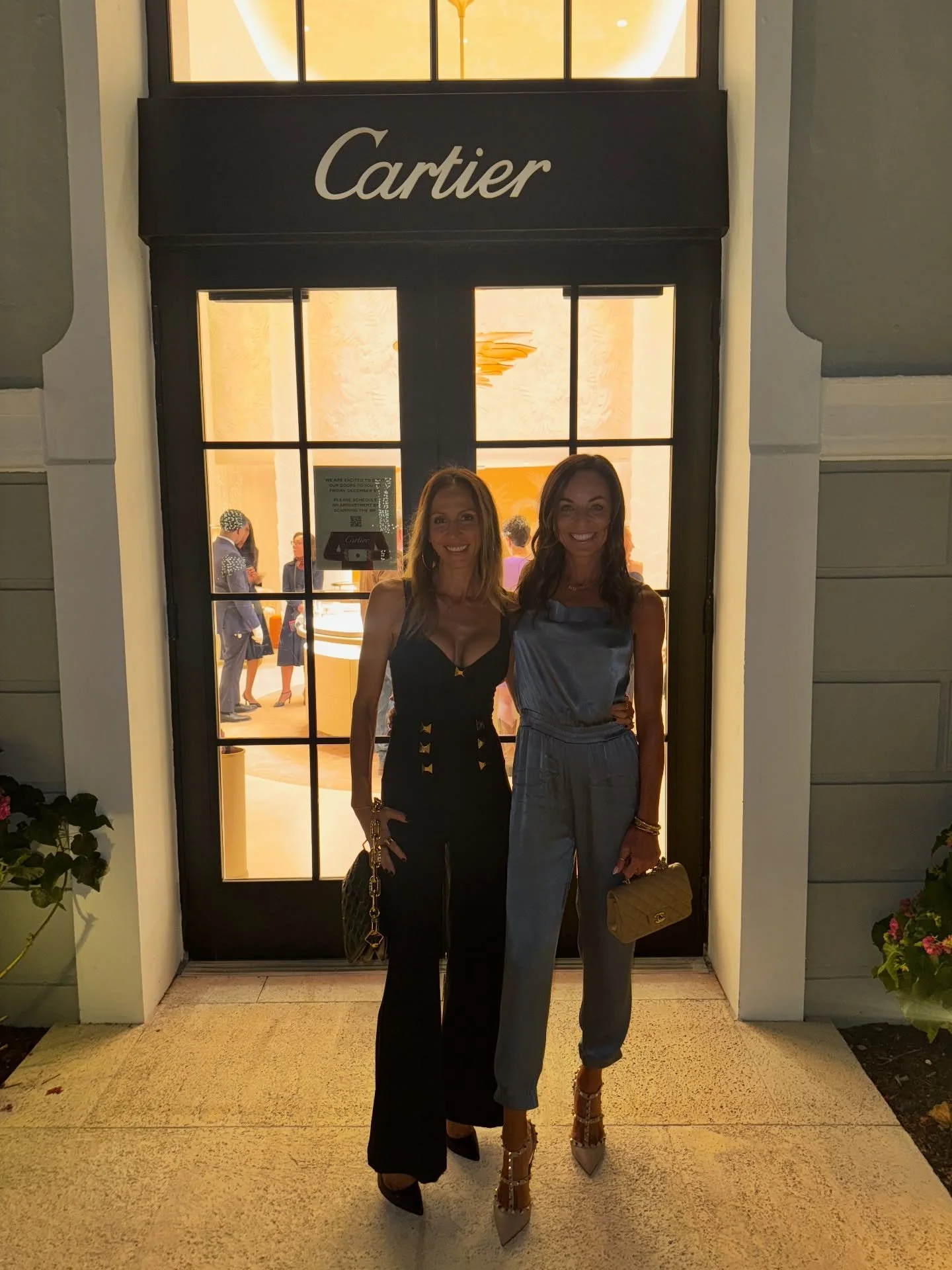 December is about good company.
Lingering longer, talking more, being present. 🤍
#DecemberMood #GoodCompany #LaDolceVita