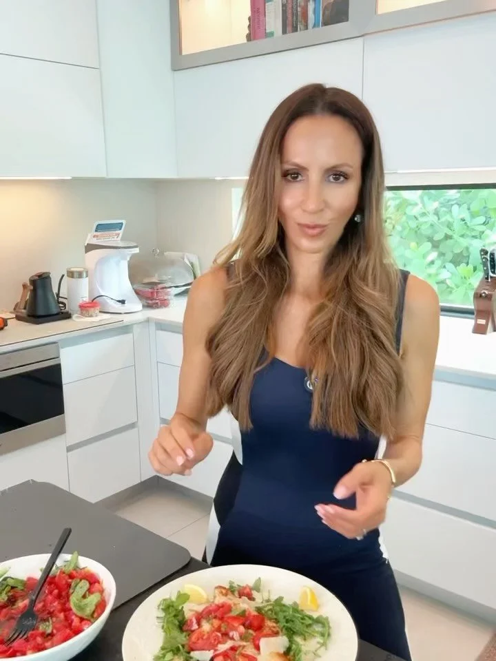 This is the dish that makes people stop mid-bite and say,
&ldquo;Wait&hellip; this is healthy?&rdquo; 😏🍋
Chicken paillard with peppery arugula and fresh bruschetta &mdash;
crispy edges, juicy center, bright, bold, and deeply satisfying.
This is how