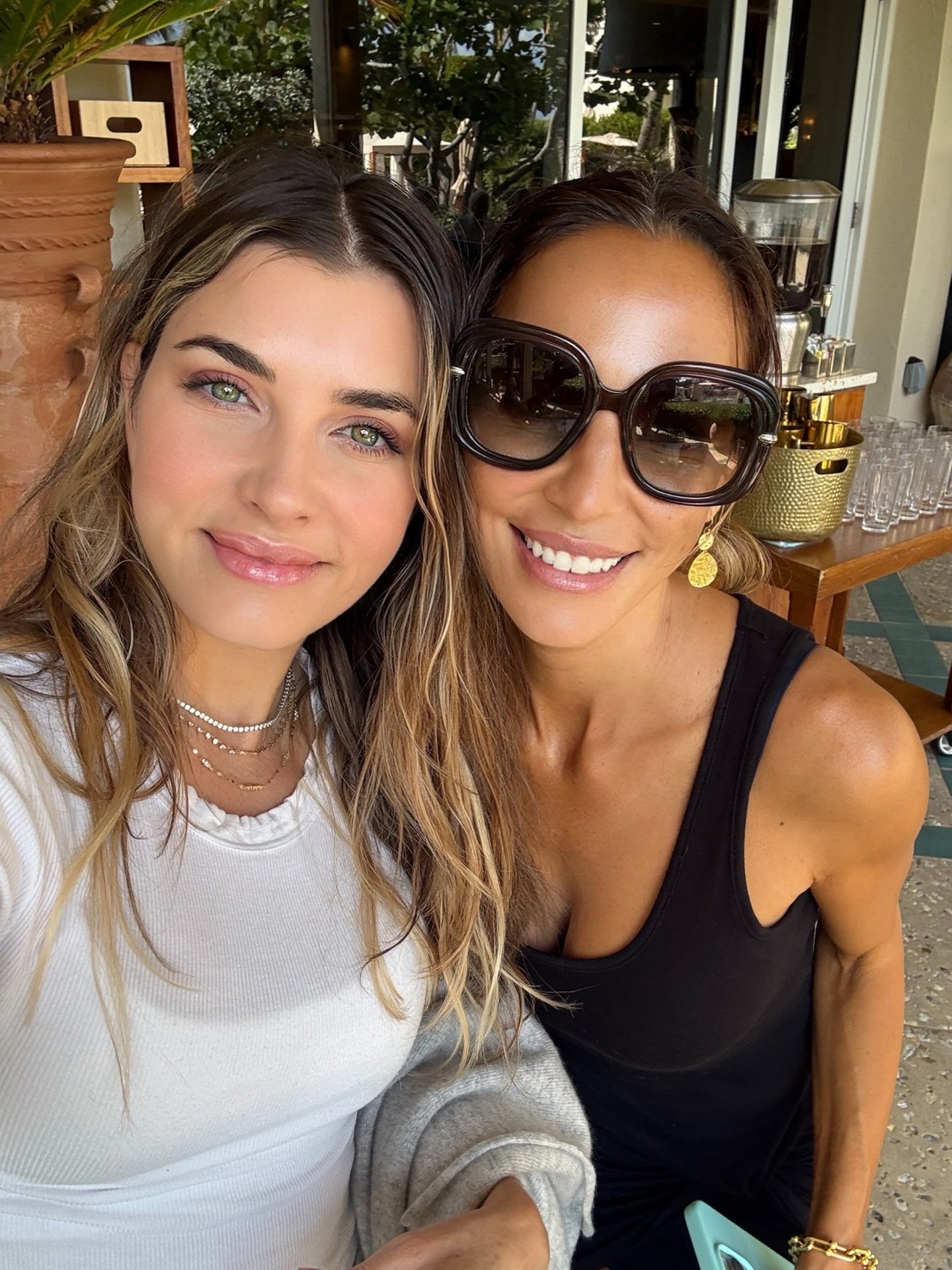 January Dump 🤍
Heart full.
Time with two of my best girls @curatedbyelizabethrose @brookeburke.
Launched Gio Glow + taught an exercise class at St. Lucy&rsquo;s (thanks to @marisaacocella - my sister! 
Fireworks with the hubby, brother in law &amp; 