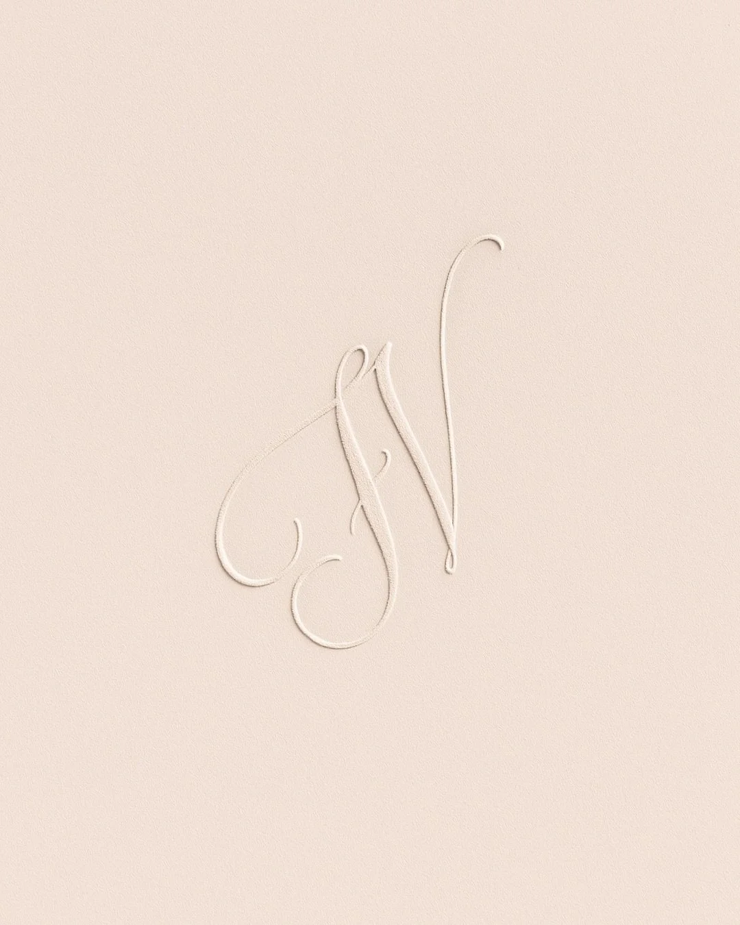 embossed.submark |  @fleurdevenus.co 
#FleurdeVénus #LuxuryBranding #TimelessDesign