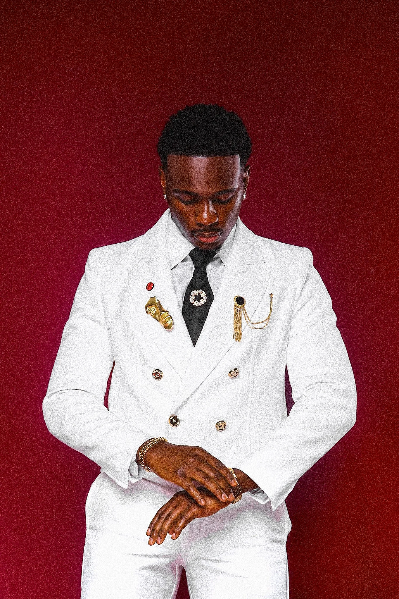 Nnamdi’s customer, Uzo in the white suit he was styled in