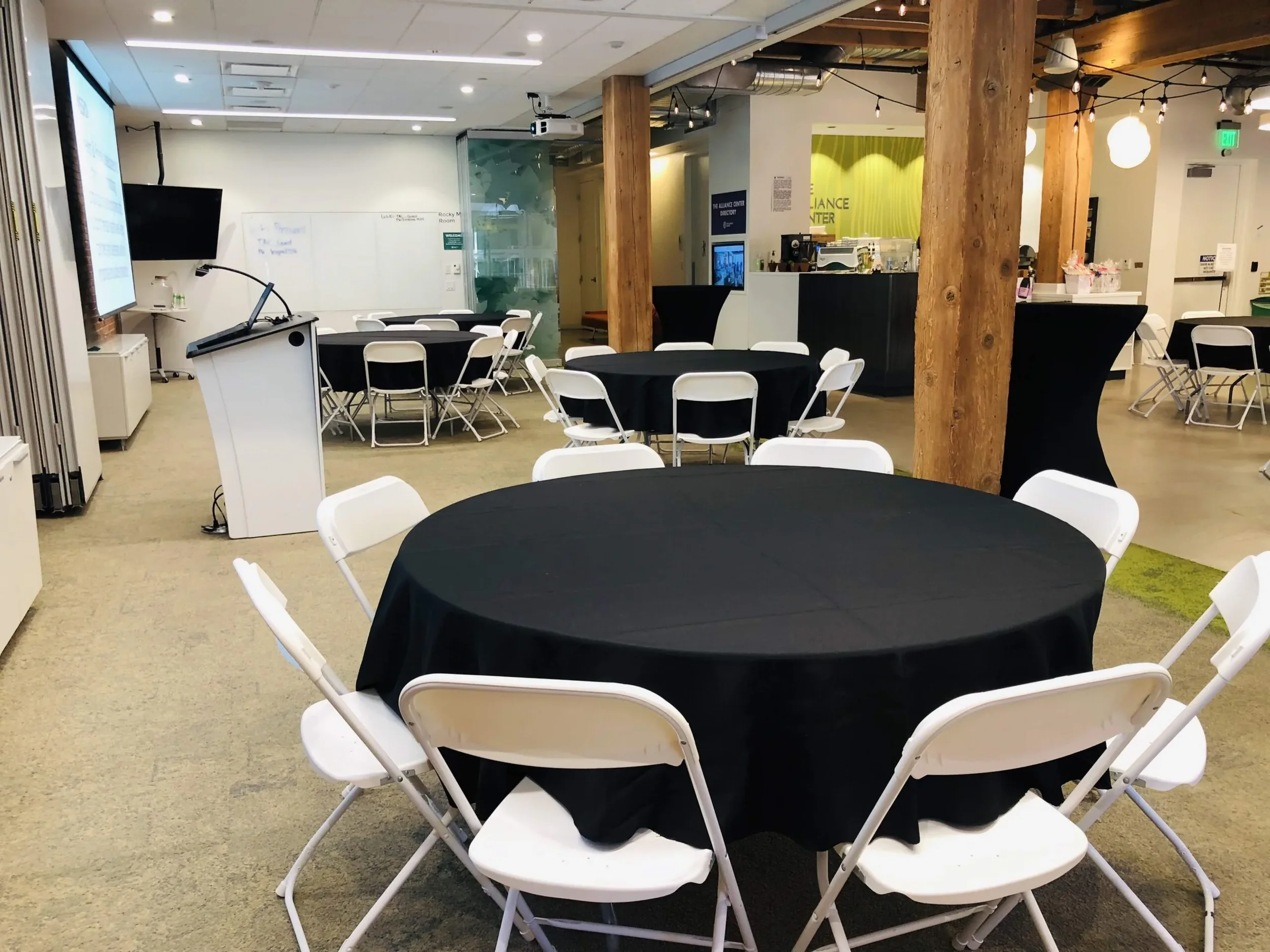 SEATED-RECEPTION-for-8-people-rounds_Sustainability-Center-33-scaled-1.webp