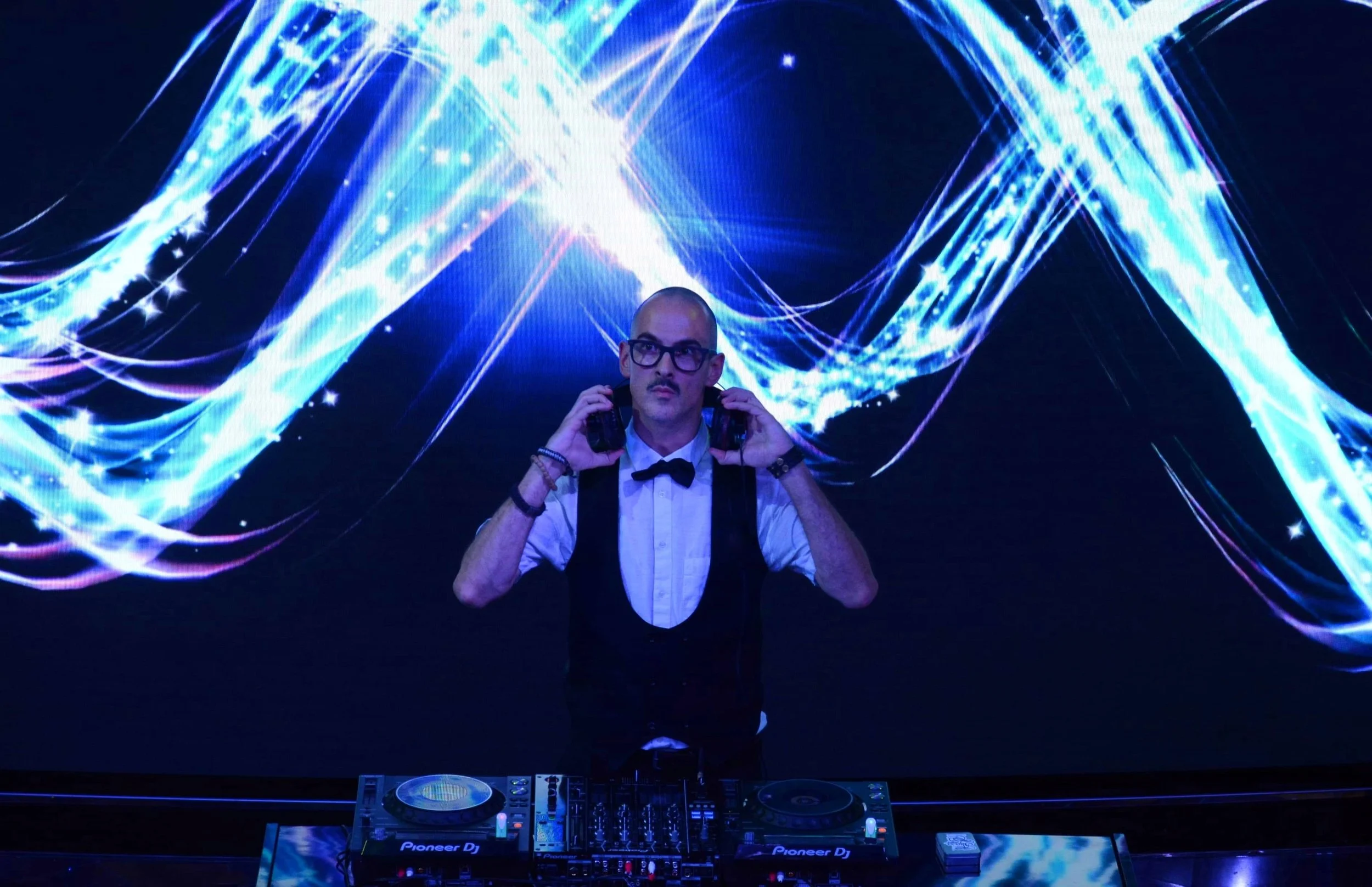 Macaco Cacao DJ Duo: la Colonna Sonora Perfetta per Matrimoni, Crociere, Eventi Privati e Aziendali, Feste di Compleanno e Laurea, Quinceañera, Comunioni, Battesimi, Cresime, Addio al Nubilato / Celibato, Serate universitarie, Inaugurazioni di Locali