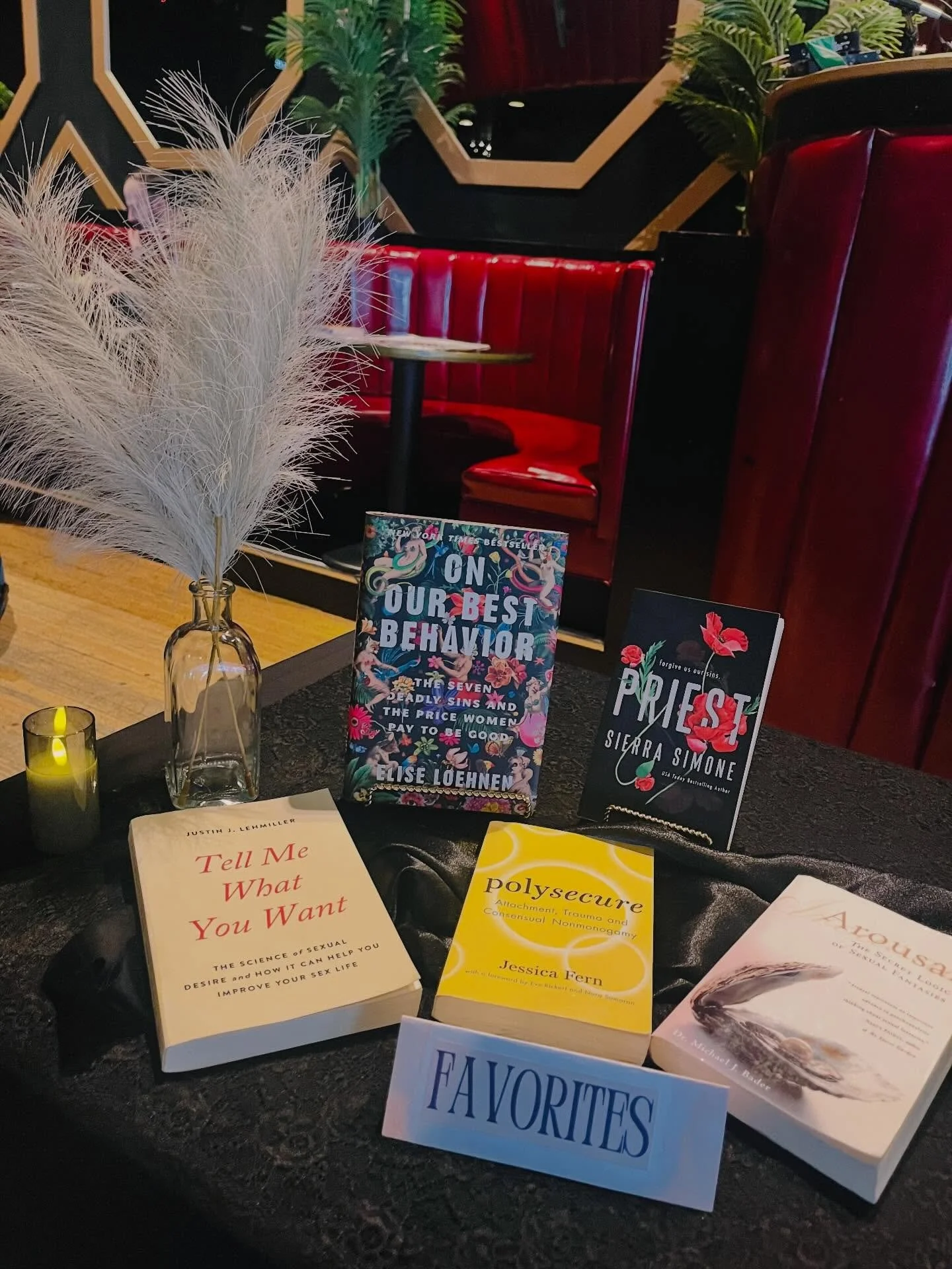Some of my fav reads right now. Some smutty🔥Some on self-empowerment 👑 Some on the psychology of our fantasies 🖤 Loved meeting local ATX bookstores @reveriebooks and @thebookburrowtx today!
