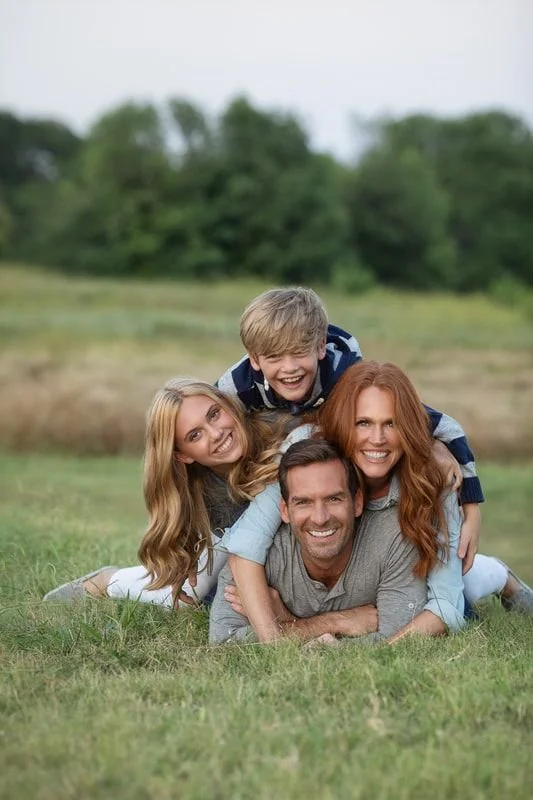 family on lawn 002.jpg