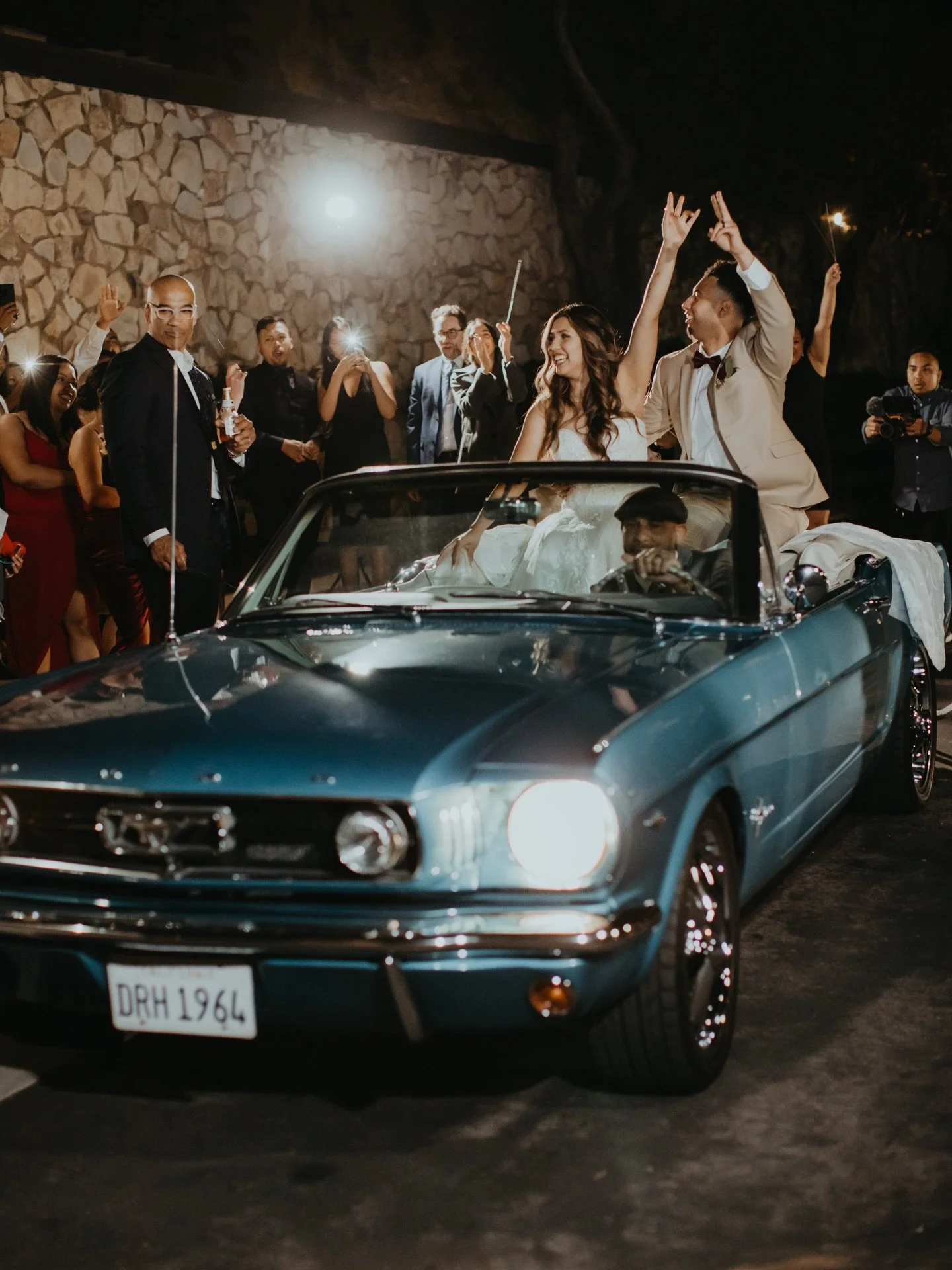 Sendoffs feel like the last frames of a perfect film 🎥 

#socalweddingphotographer
#californiaweddingphotographer
#weddingphotographer
#cinematicwedding
#storytellingphotography