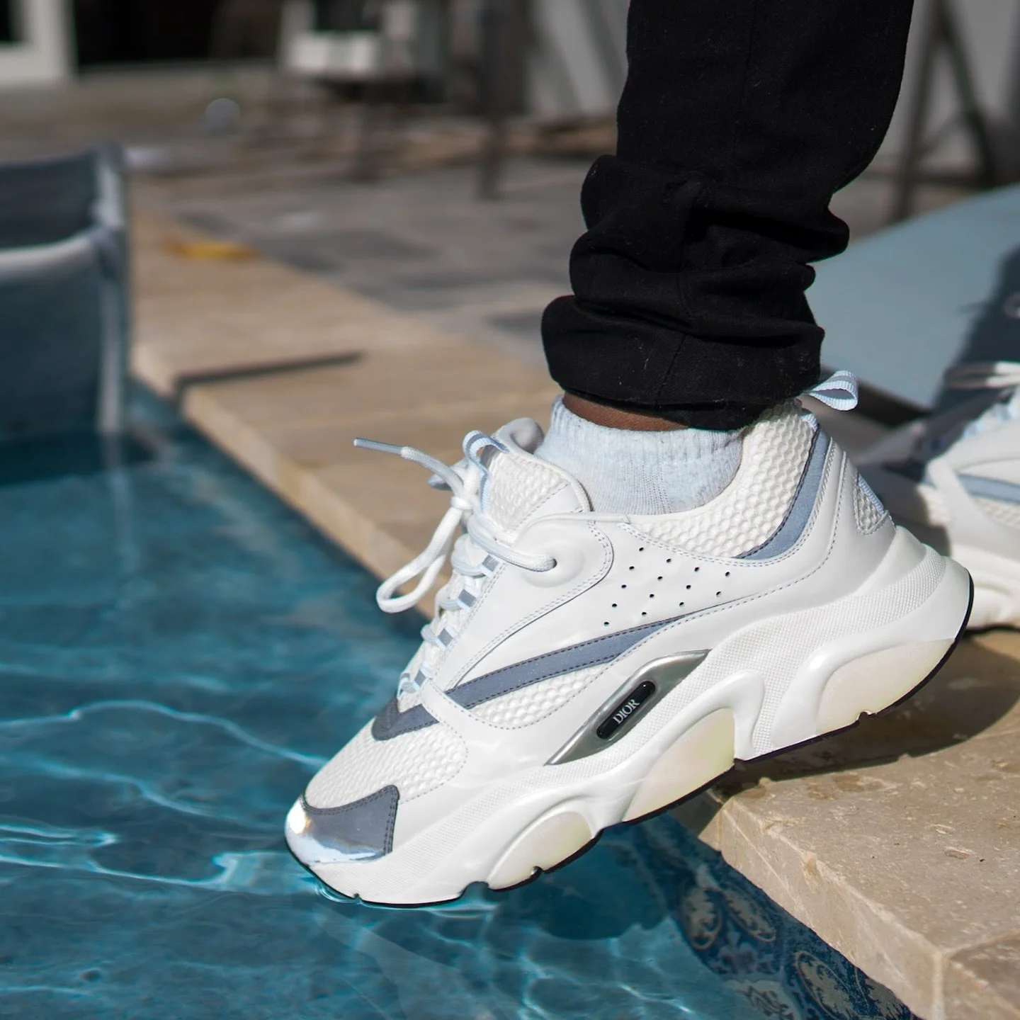 SWIPE RIGHT➡️
It&rsquo;s the little things that make the big picture. Every detail adds to the story.🔎

We capture the subtle moments that transform a photo from something seen into something remembered.🌱🥕

#24karrots #creativephotographer #nyfw20