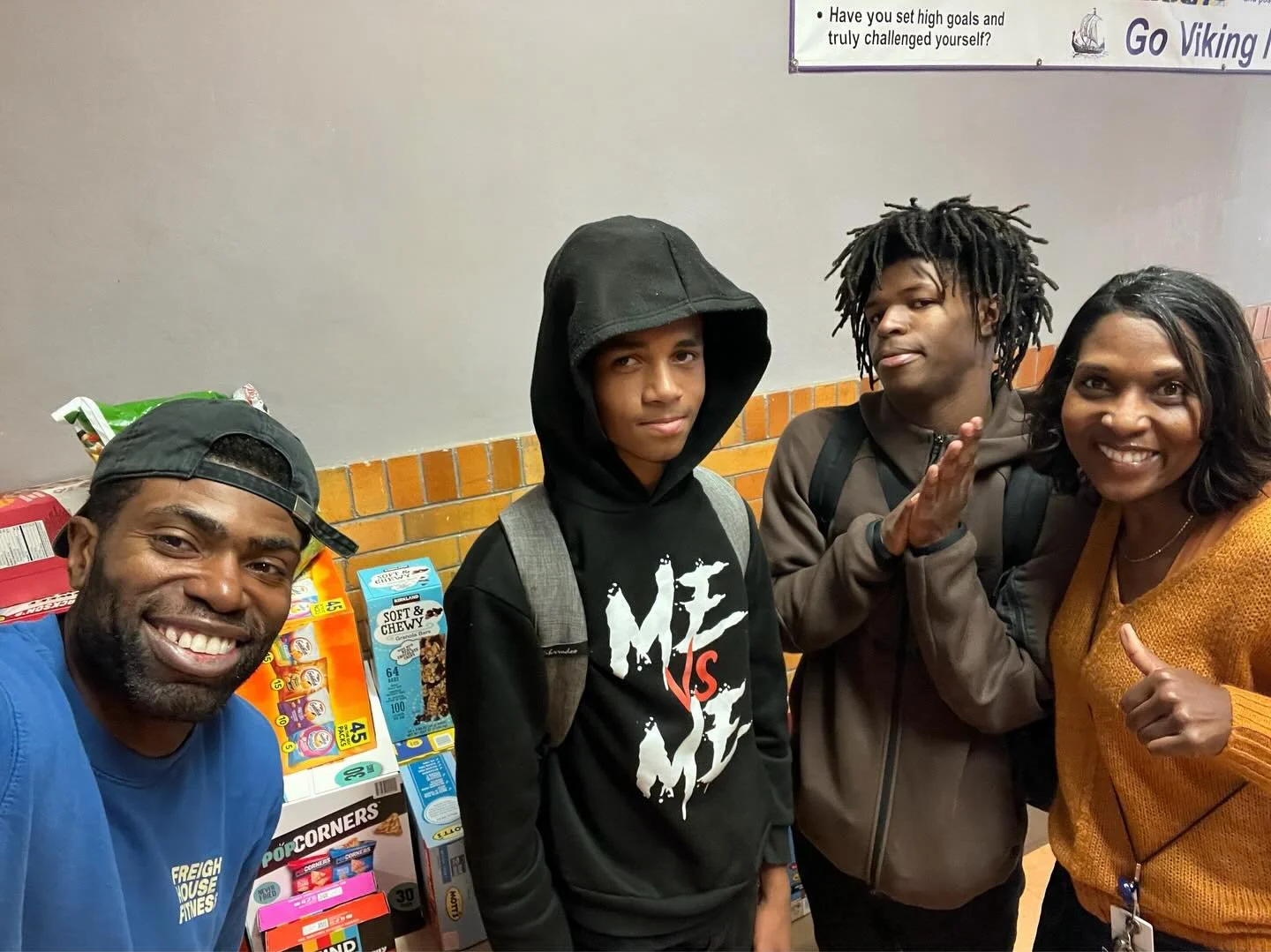 I got to deliver some snacks for @kcps_northeast students and teachers this morning!! If anyone can tell me where I can get a graham cracker phone like the kids have nowadays, please let me know!!

Truly appreciate you all donating and making these d