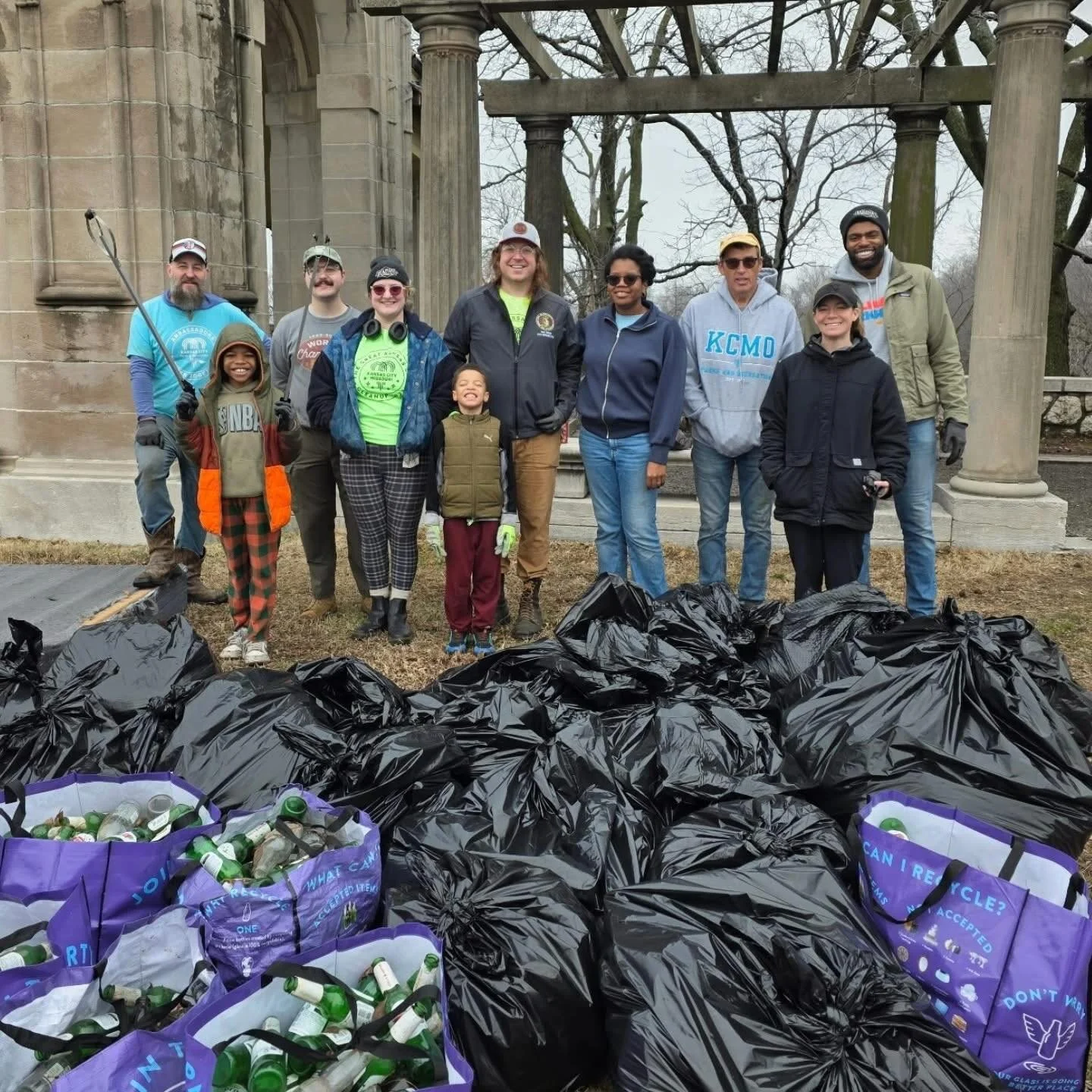 I had the opportunity to help clean up Kessler Park this morning in an effort led by @repwick. We picked up trash and recycled over 1,000 pounds of glass. If you have the capacity to join in the future, Wick will be hosting this opportunity every Sec