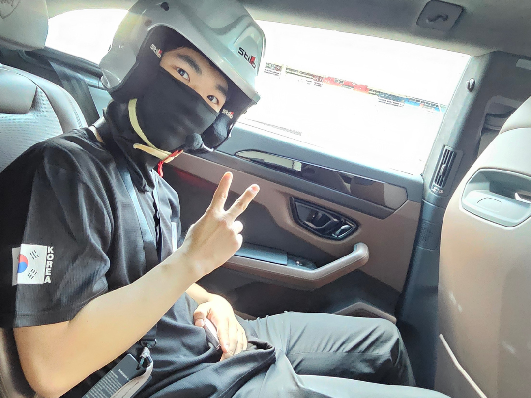 Riding Lamborghini racecar around the Inje Speedium track! The top speed of this car can reach around 250km/h. Wild!