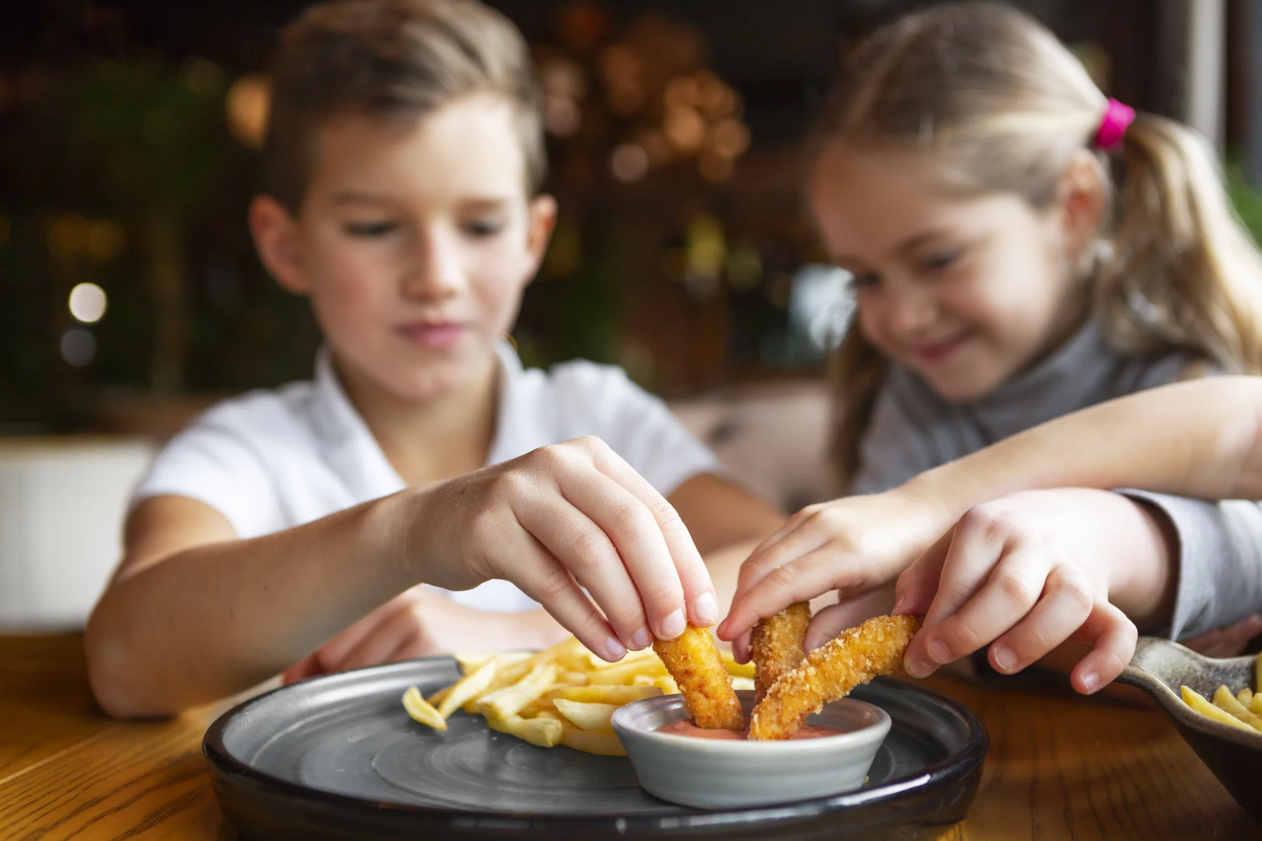 close-up-smiley-kids-eating-fast-food.jpg