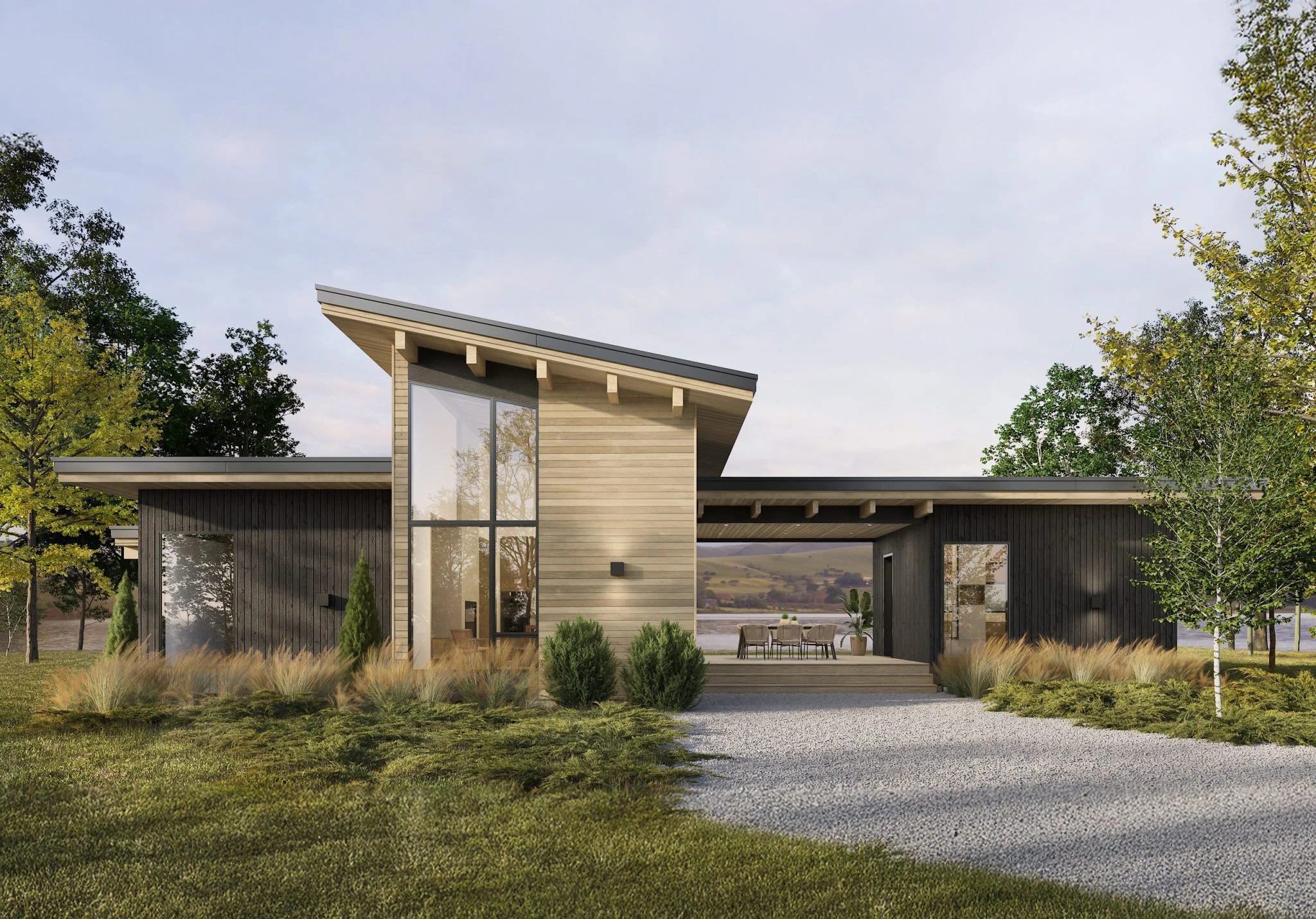 Maison moderne en bois avec toit incliné, grandes fenêtres, terrasse et jardin verdoyant avec arbres et arbustes.