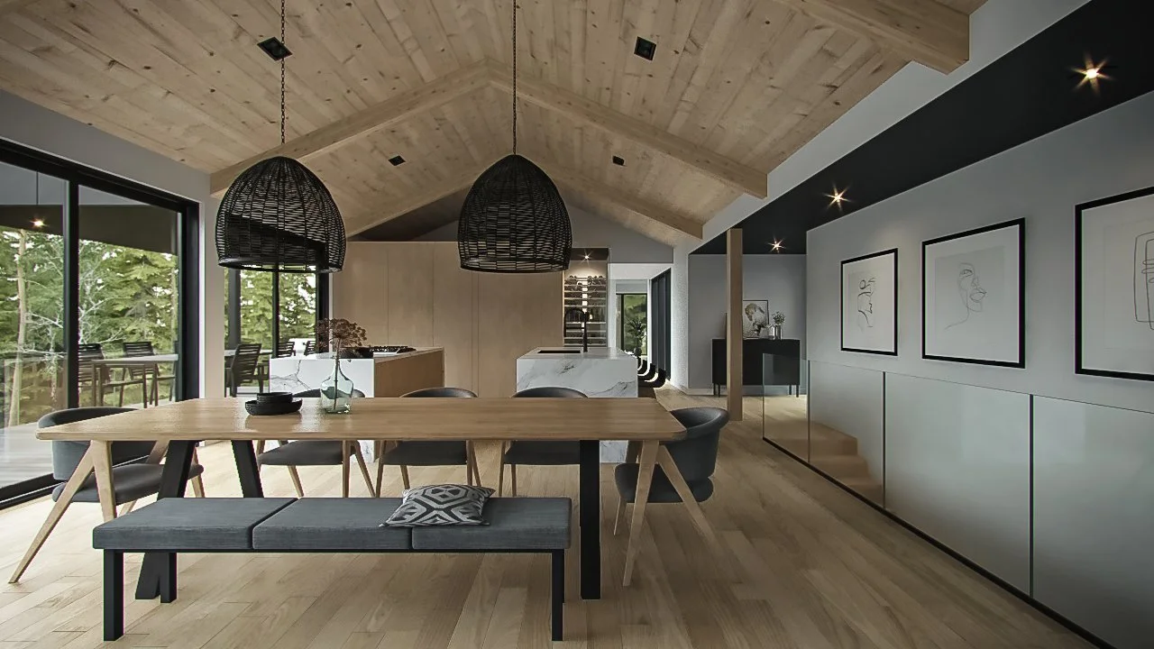 Intérieur moderne d'une salle à manger avec une table en bois, chaises en bois et tissu gris, et un banc avec coussin. Murs blancs avec dessins au crayon encadrés, plafond en bois avec deux suspensions noires, grande baie vitrée donnant sur une terra
