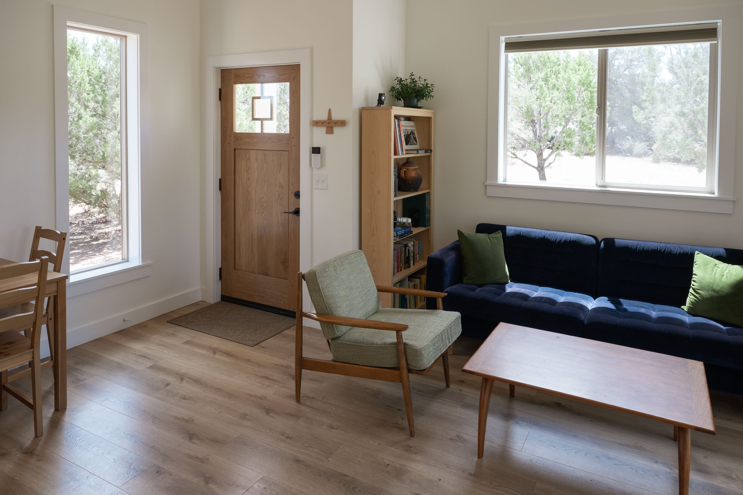 modern-cottage-living-room.jpg