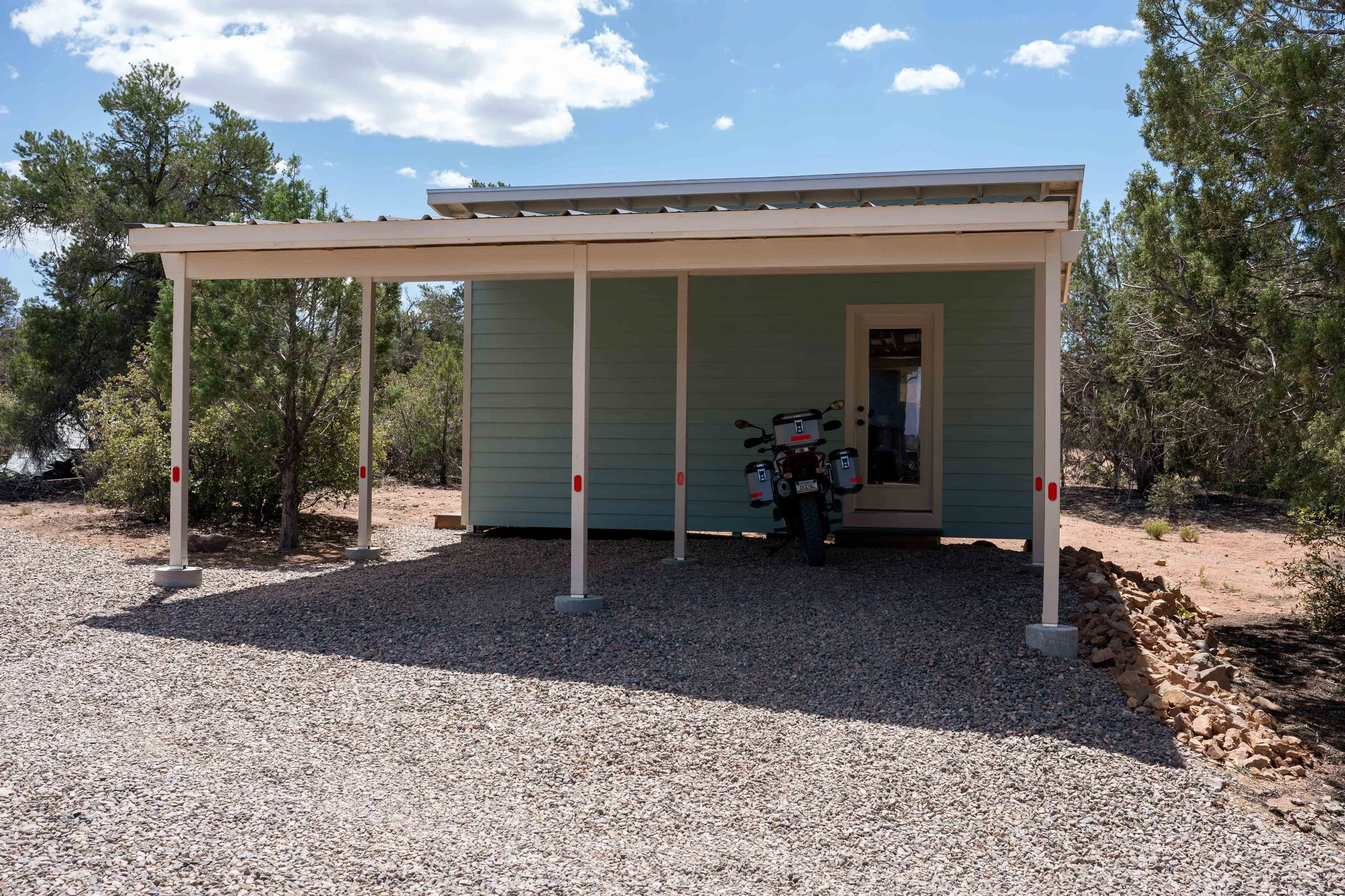 car-port-moto-guzzi.jpg