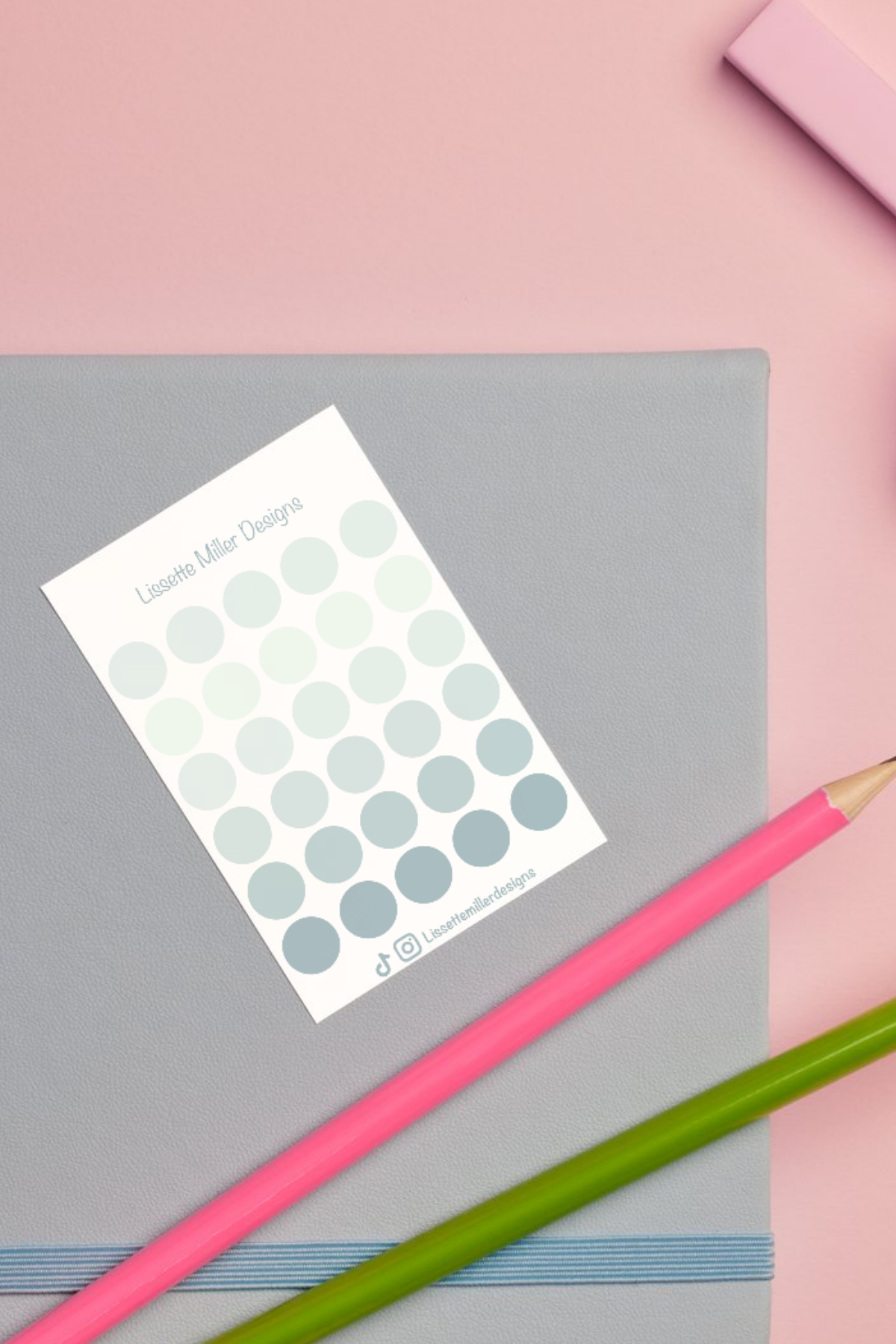 Light grey dots.png