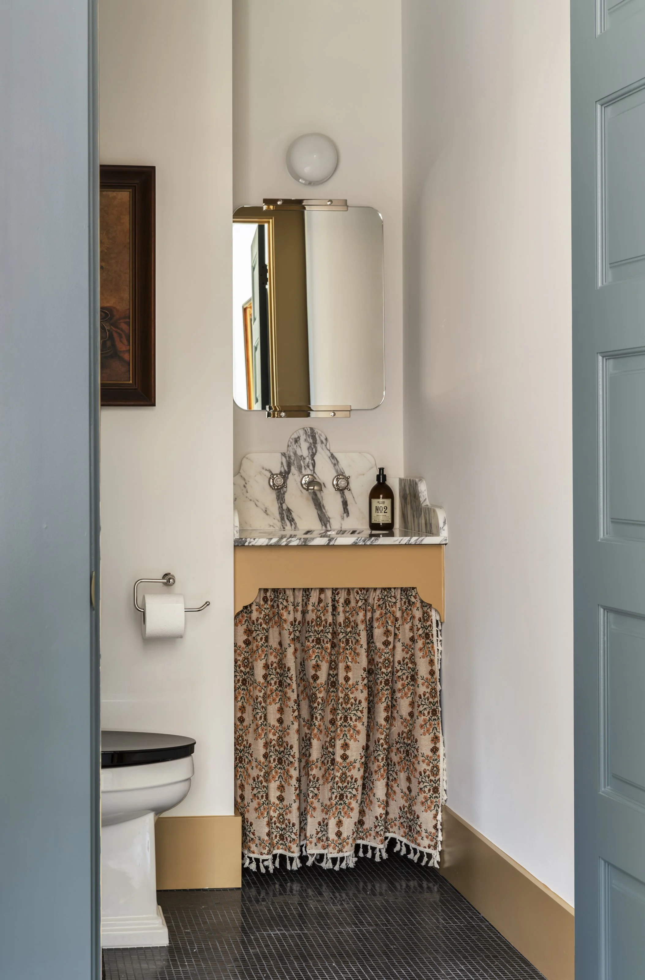 Bathroom suite at Quarter House Hotel
