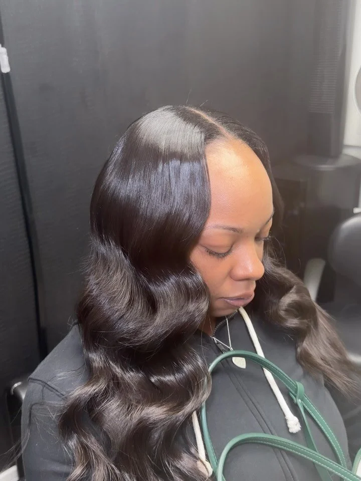 18&rdquo; virgin hair quickweave with soft beach waves 🌊✨
lightweight, natural, and still giving full luxury&mdash;this is your everyday pretty look 😍

perfect for my girls that want something quick, cute, and effortless 💁🏽&zwj;♀️
tap in while th