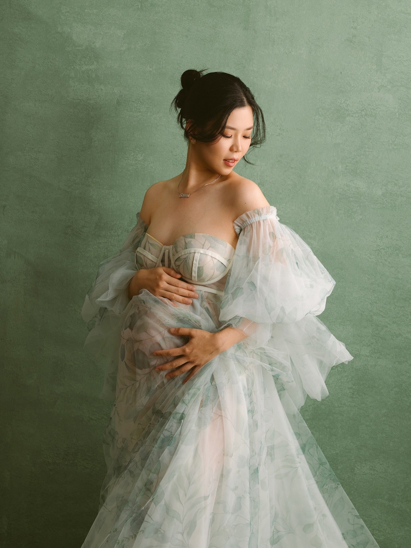 Sanni is a stunnng mum to be , she looks absolutely gorgeous in every way ! 

Photo : @annaclairestudio 
makeup&amp;hair : @vanykhomakeup 

#maternityphotos #annaclairestudio #sydneyphotography