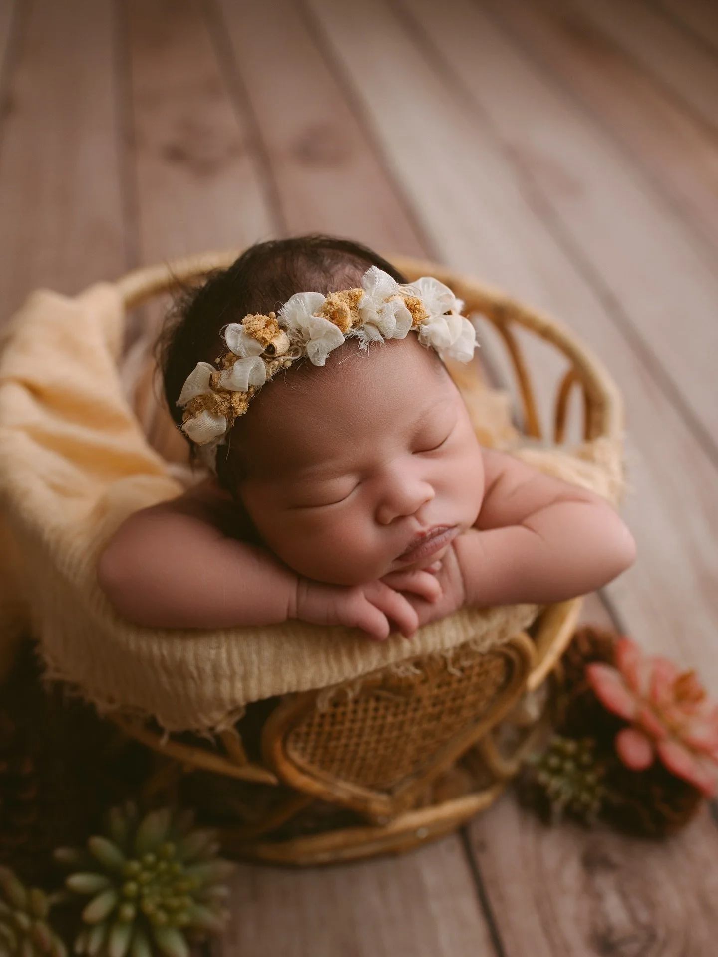 The sweetest little snooze 
Soft tones, tiny fingers, and that calm newborn magic.

If you&rsquo;re expecting, the best time for newborn photos is usually within the first 2 weeks. DM us to check availability.
@theoriginalphotoblocksprops 

#newbornp