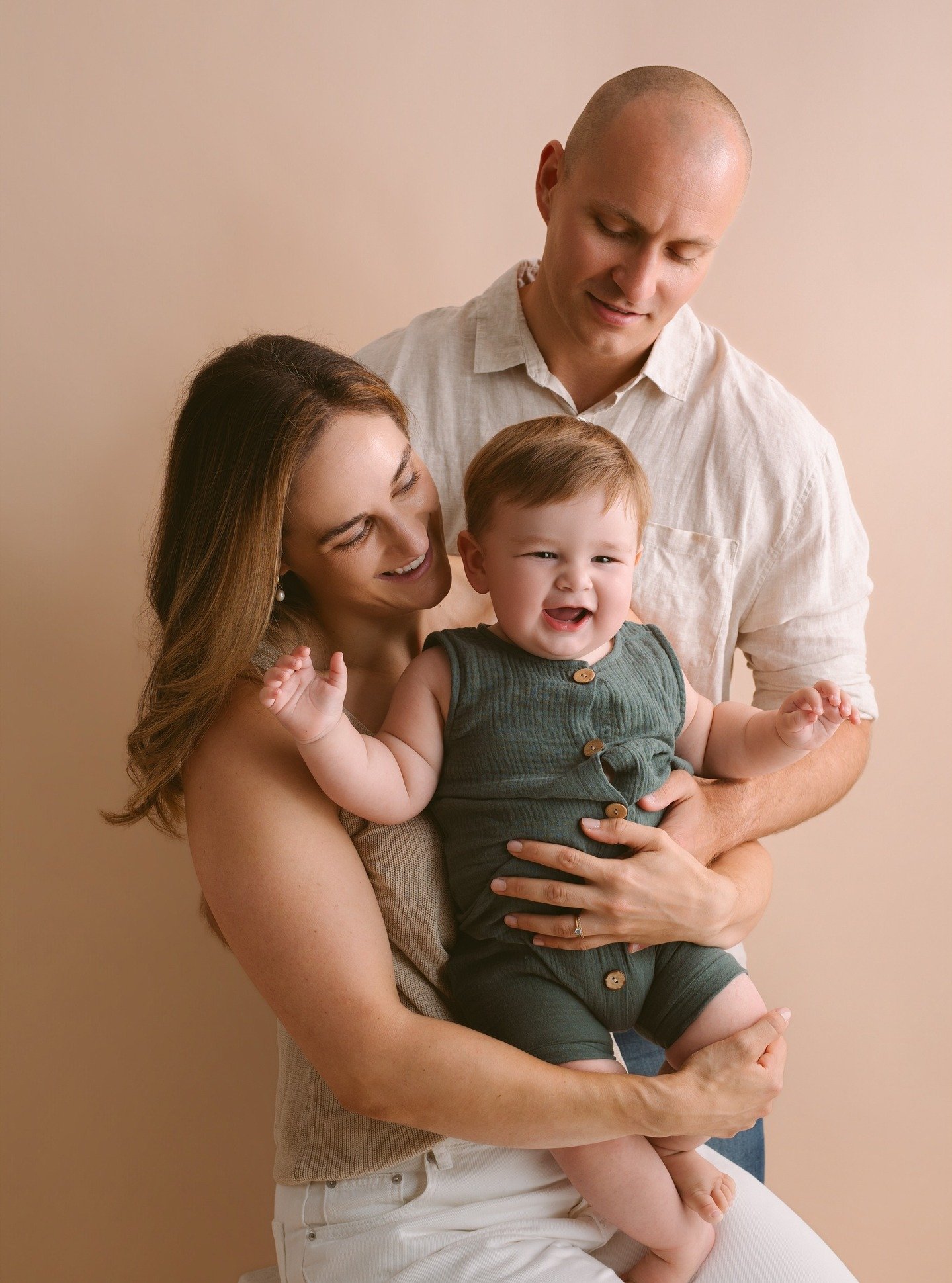 Sam&rsquo;s glow-up from newborn to 1 year old ， It goes way too quick

From tiny sleepy cuddles to a cheeky little one-year-old with the biggest smile.

Can&rsquo;t believe how fast it goes &mdash; so glad we captured the whole journey.

 #annaclair